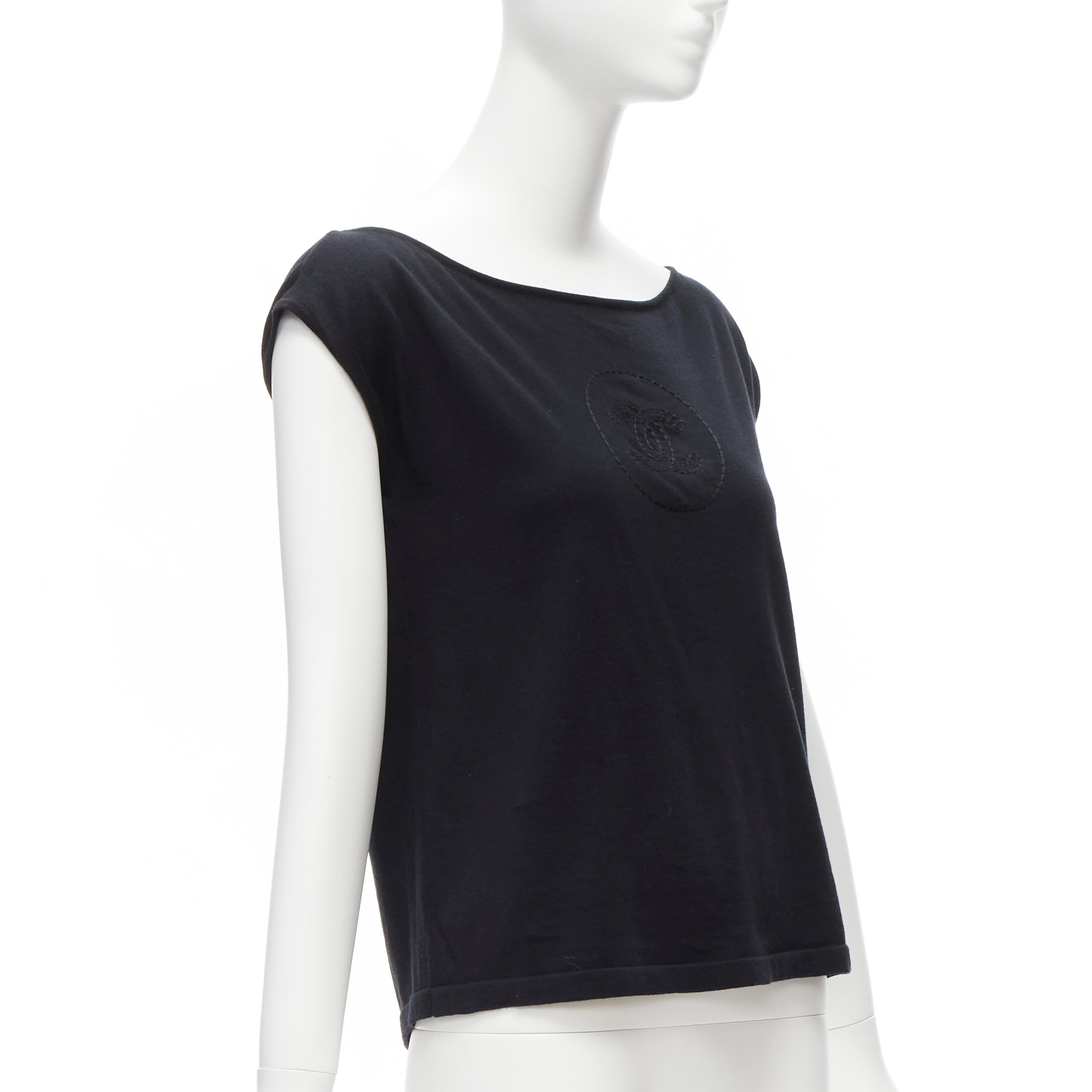 CHANEL 07P Vintage schwarzes CC-Logo-Top aus Baumwolle mit Bootsausschnitt FR36 S (Schwarz) im Angebot