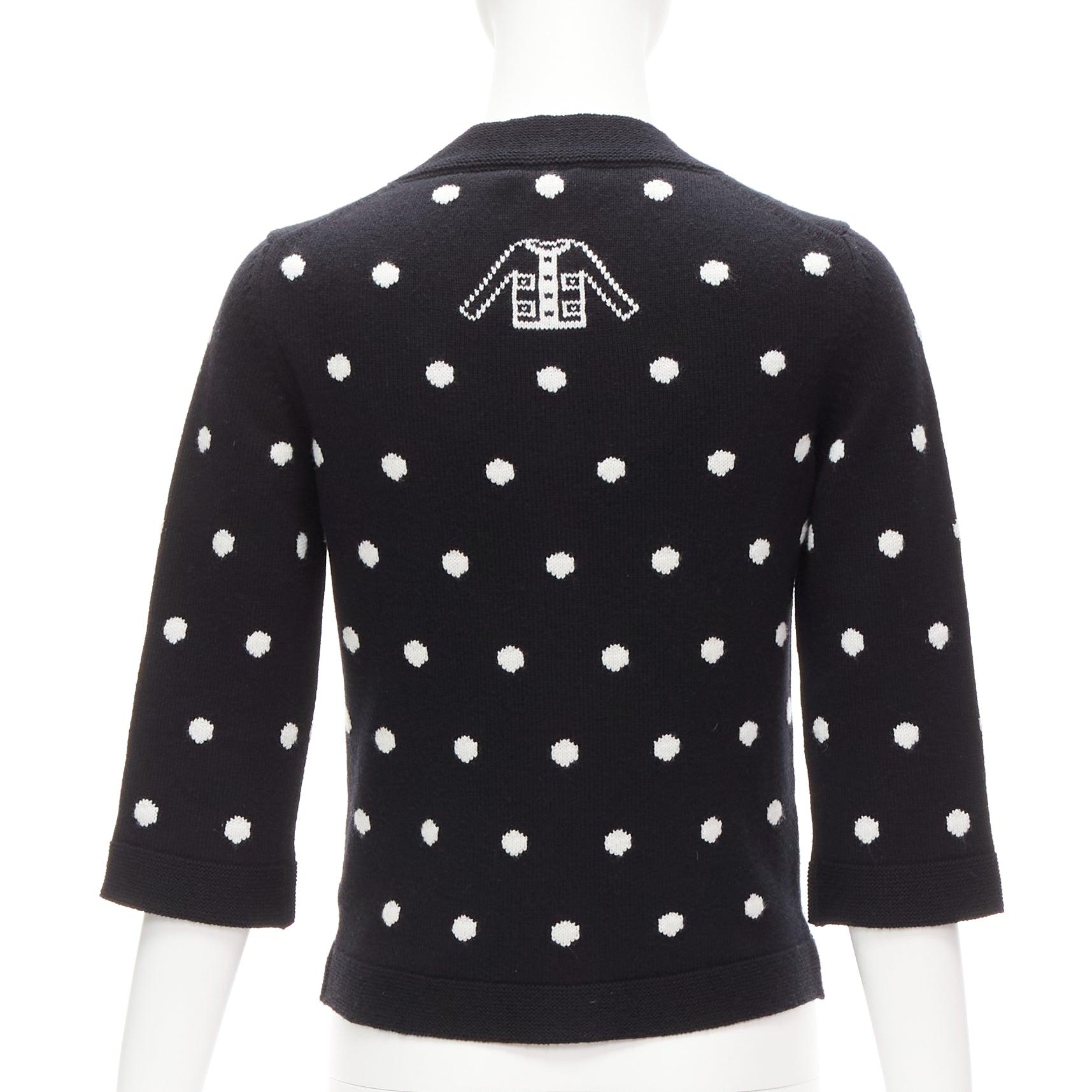 CHANEL 08A 100% cashmere silver embellished black polka dot cardigan FR34 XS
Reference: TGAS/D00895
Brand: Chanel
Designer: Karl Lagerfeld
Collection: 08A
Material: Cashmere
Color: White, Black
Pattern: Polka Dot
Closure: Button
Extra Details:
