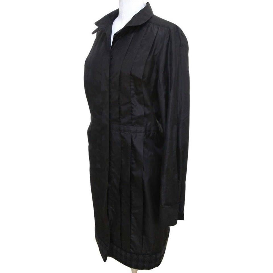 Chanel 08A 2008 - Robe manteau en taffetas de soie noir avec boutons en cachemire Taille 40 Excellent état - En vente à Hollywood, FL