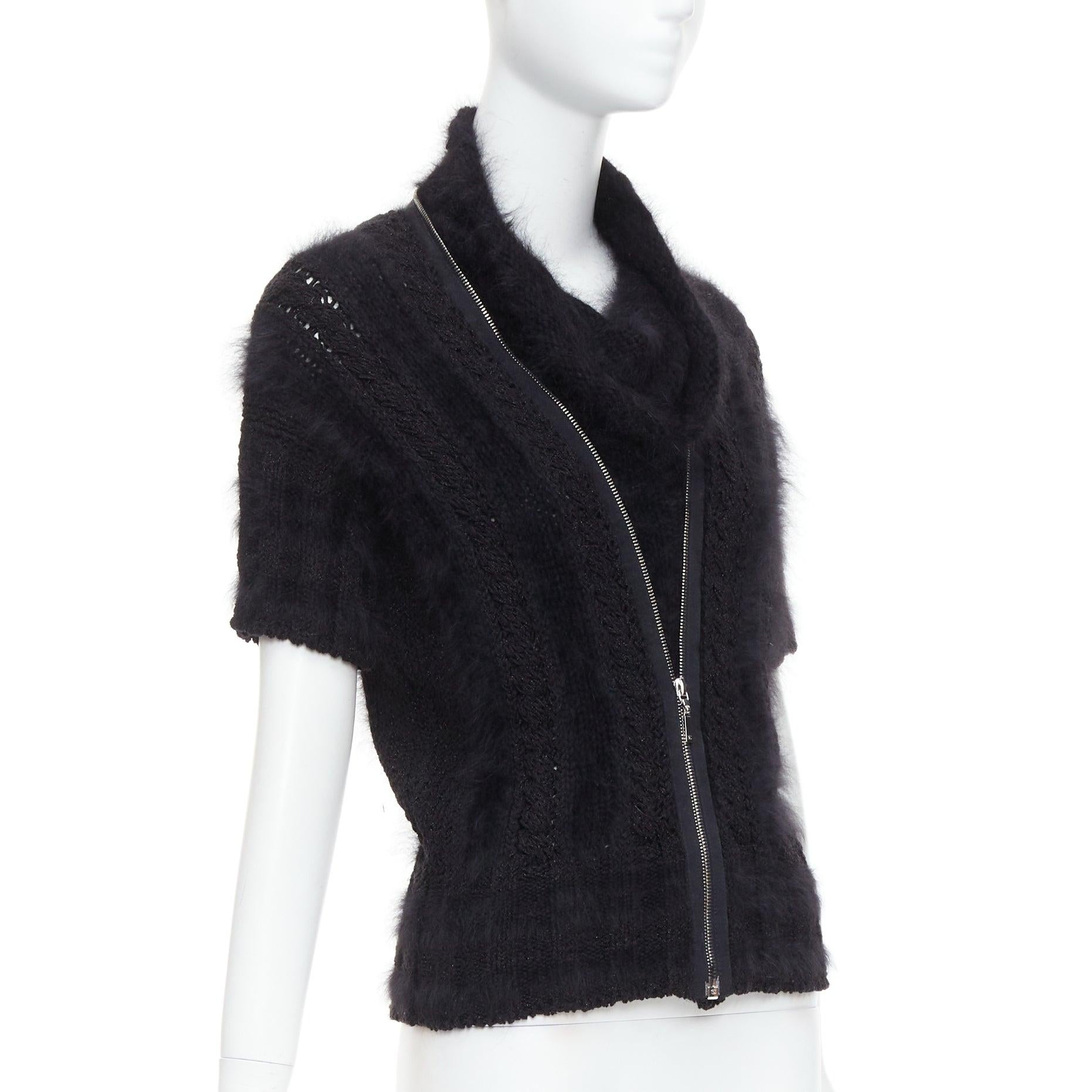 CHANEL 08A Schwarzer, flauschiger Pullover aus Angora-Mischung CC mit Reißverschluss FR36 S im Zustand „Hervorragend“ im Angebot in Hong Kong, NT