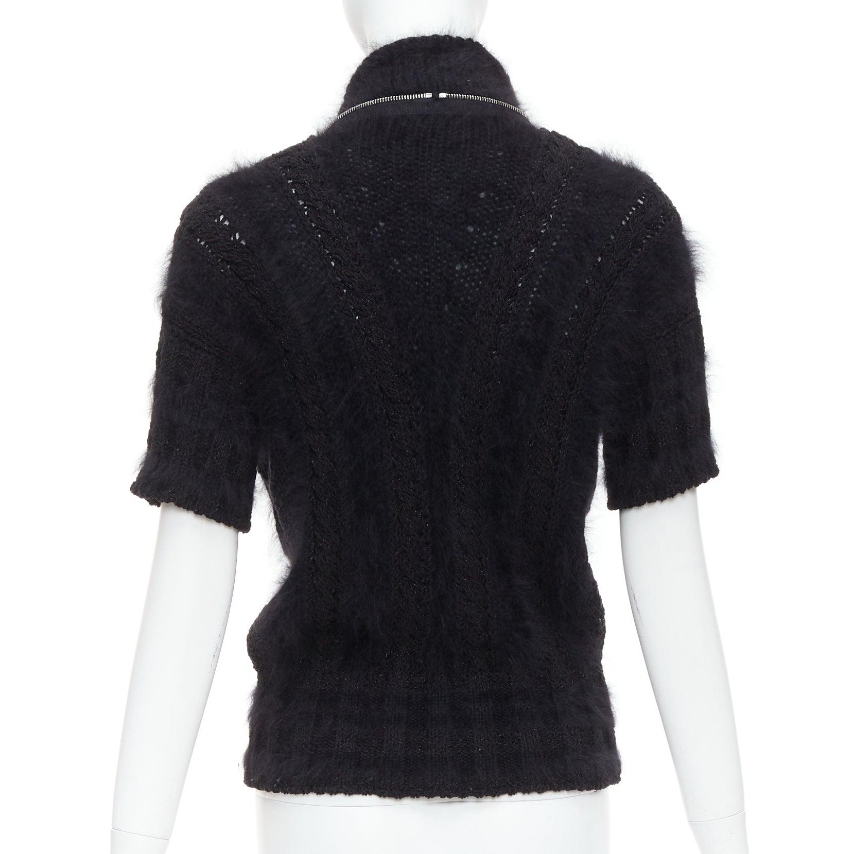 CHANEL 08A Schwarzer, flauschiger Pullover aus Angora-Mischung CC mit Reißverschluss FR36 S im Angebot 1