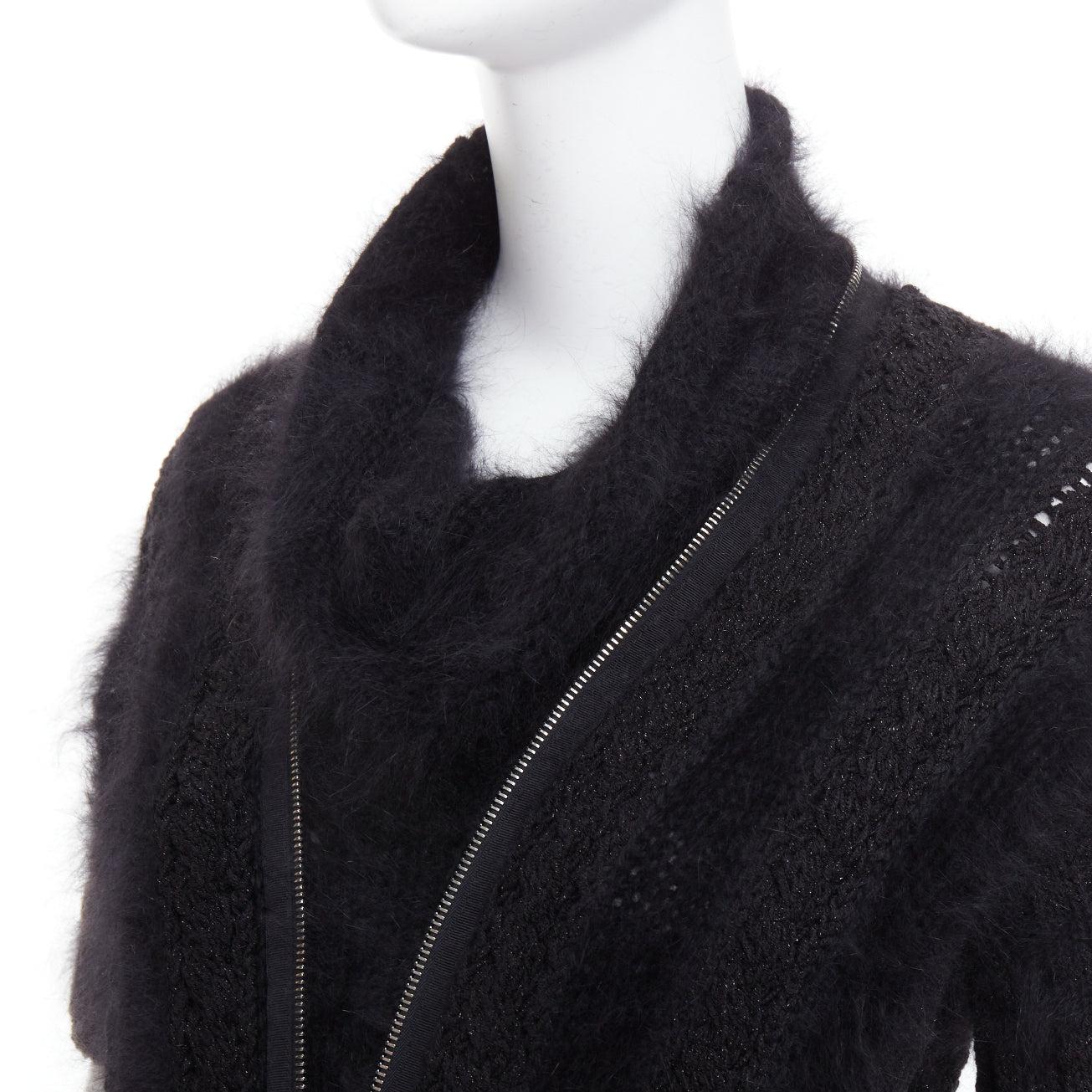 CHANEL 08A Schwarzer, flauschiger Pullover aus Angora-Mischung CC mit Reißverschluss FR36 S im Angebot 3