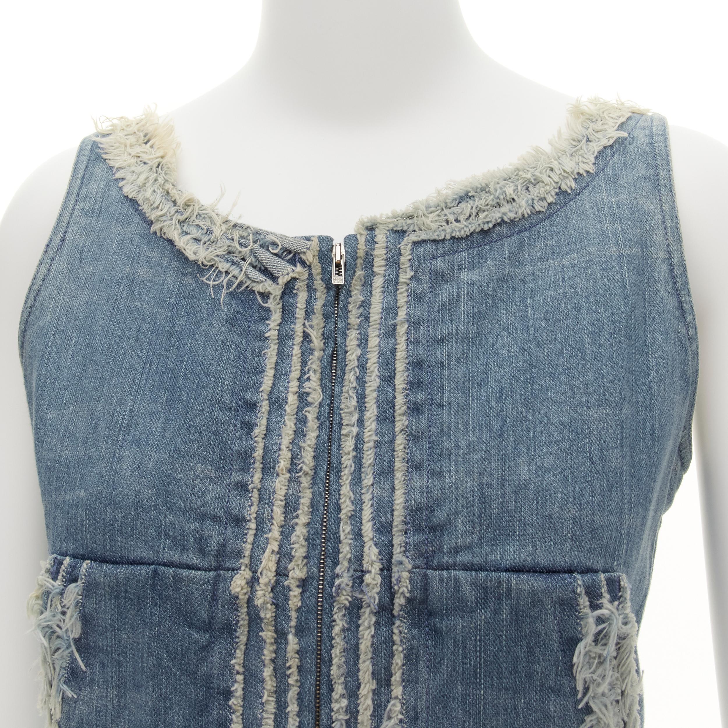CHANEL 08A Carousel Runway blue distressed denim pocketed zip front dress FR36 S
Reference: TGAS/D00024
Brand: Chanel
Designer: Karl Lagerfeld
Collection: 08A - Runway
Material: Cotton, Elastane
Color: Blue
Pattern: Solid
Closure: Zip
Lining: Blue