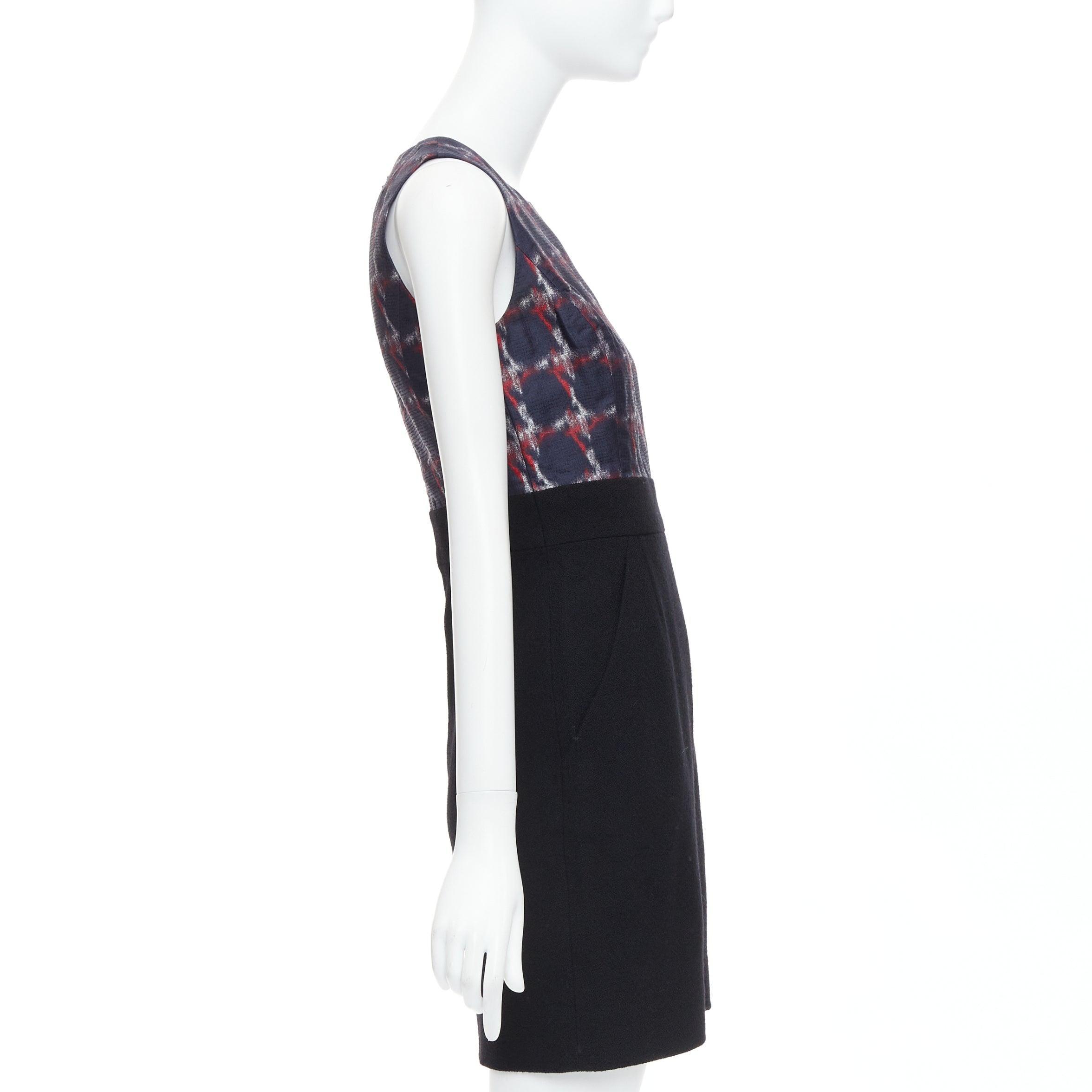 CHANEL 08A Paris-Venise - Robe droite en laine à imprimé pied-de-poule rouge marine Excellent état - En vente à Hong Kong, NT