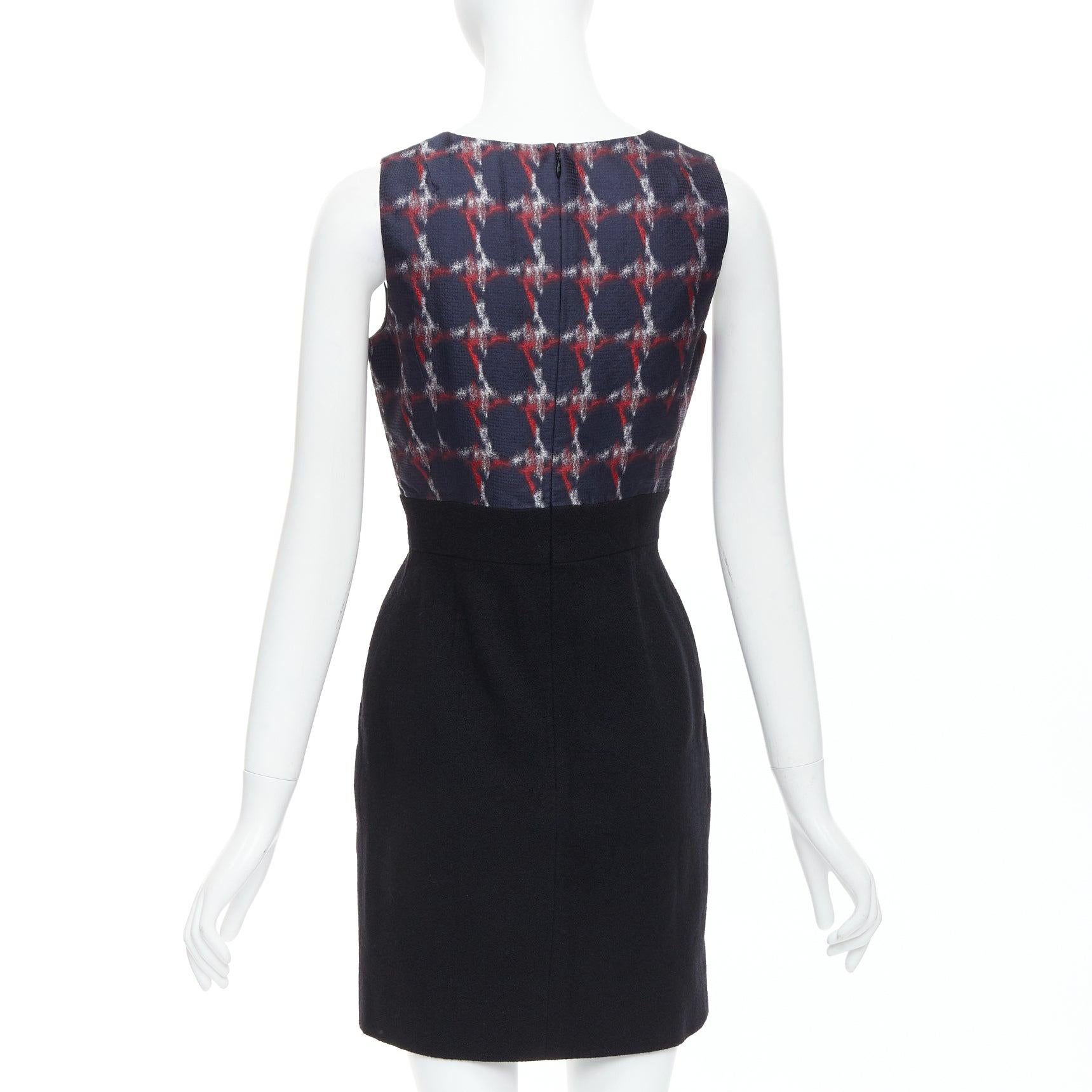 CHANEL 08A Paris-Venise - Robe droite en laine à imprimé pied-de-poule rouge marine Pour femmes en vente