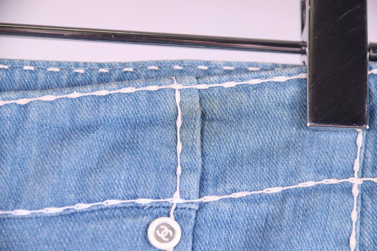 Chanel 08C 2008 Cruise Resort jeans
Chanel by Karl Lagerfeld
Collection: 08c / 2007 / 2008 Cruise (Paris LA Collection)
Style: 8C / P32197V22734 / AR784
Country of production: Italy
Material: 98% Cotton, 2% elastan
Details: perfect large mirror