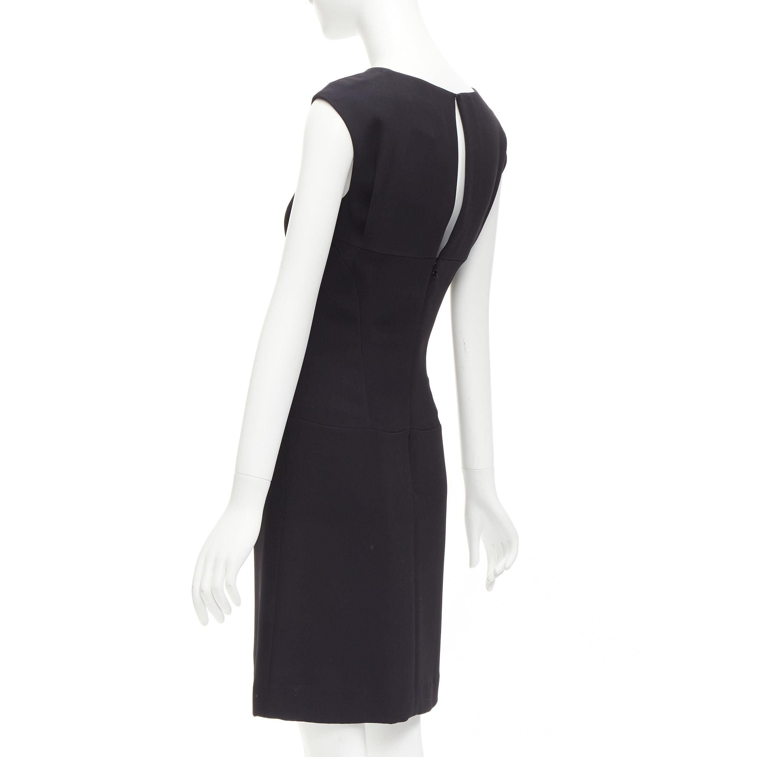 CHANEL 08P noir 100 % soie robe droite à taille désossée froncée sur le devant FR34 XS en vente 2
