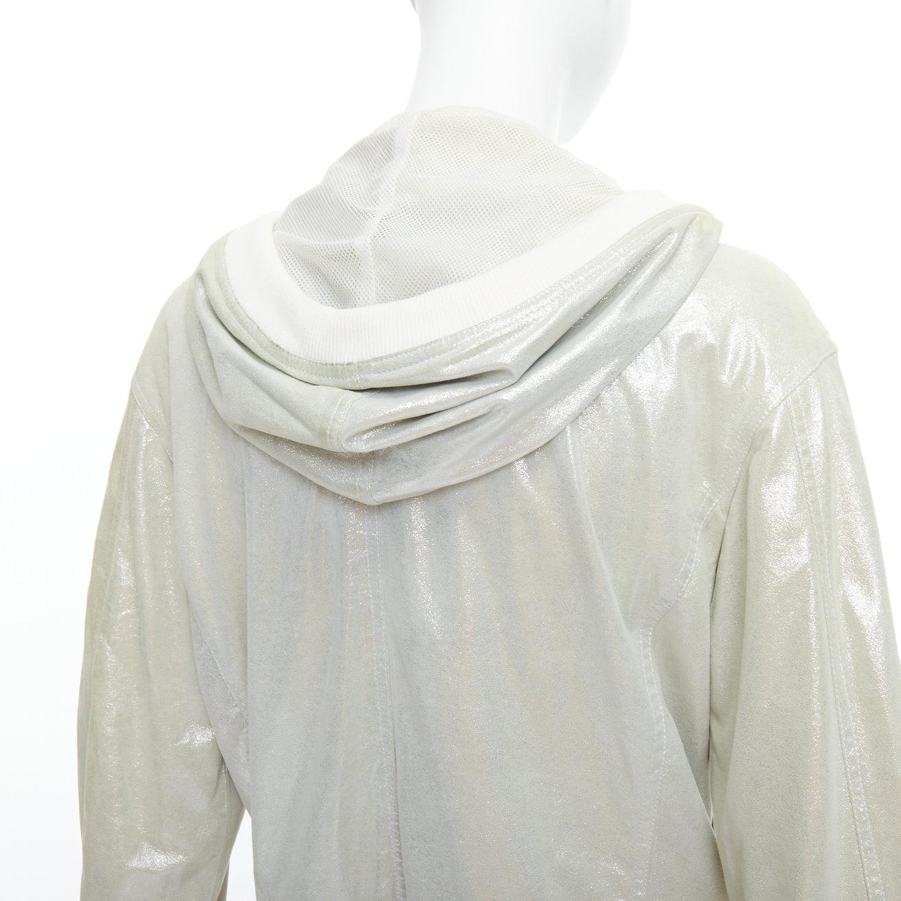 Chanel 08P Giacca vintage in pelle d'agnello metallizzata con cappuccio e zip FR38 M in vendita 4