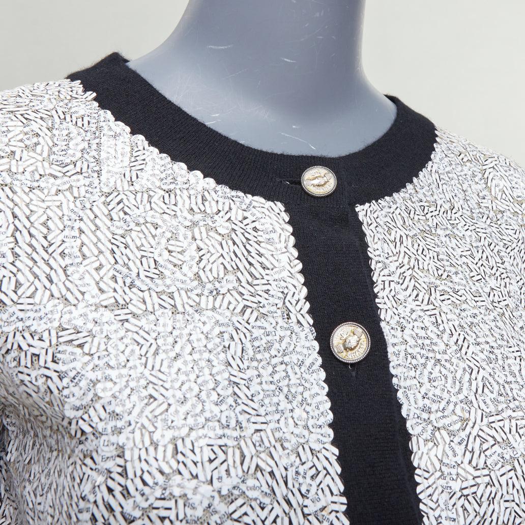 CHANEL 08P white printed sequins beige cashmere black trim cardigan FR34 XS
Reference: LNKO/A02522
Brand: Chanel
Designer: Karl Lagerfeld
Collection: 08P
Material: Cashmere
Color: Beige, Black
Pattern: Sequins
Closure: Button
Lining: Beige