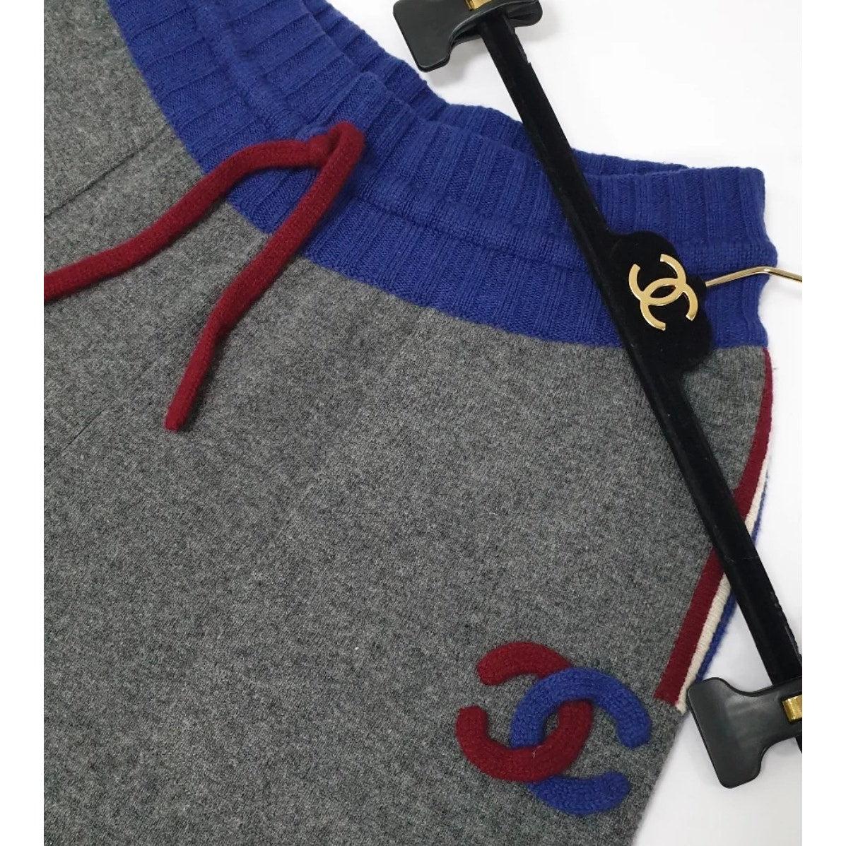 Chanel 09A Graue Kaschmir CC Logo Hose Hose - Größe 46 im Zustand „Hervorragend“ im Angebot in Krakow, PL