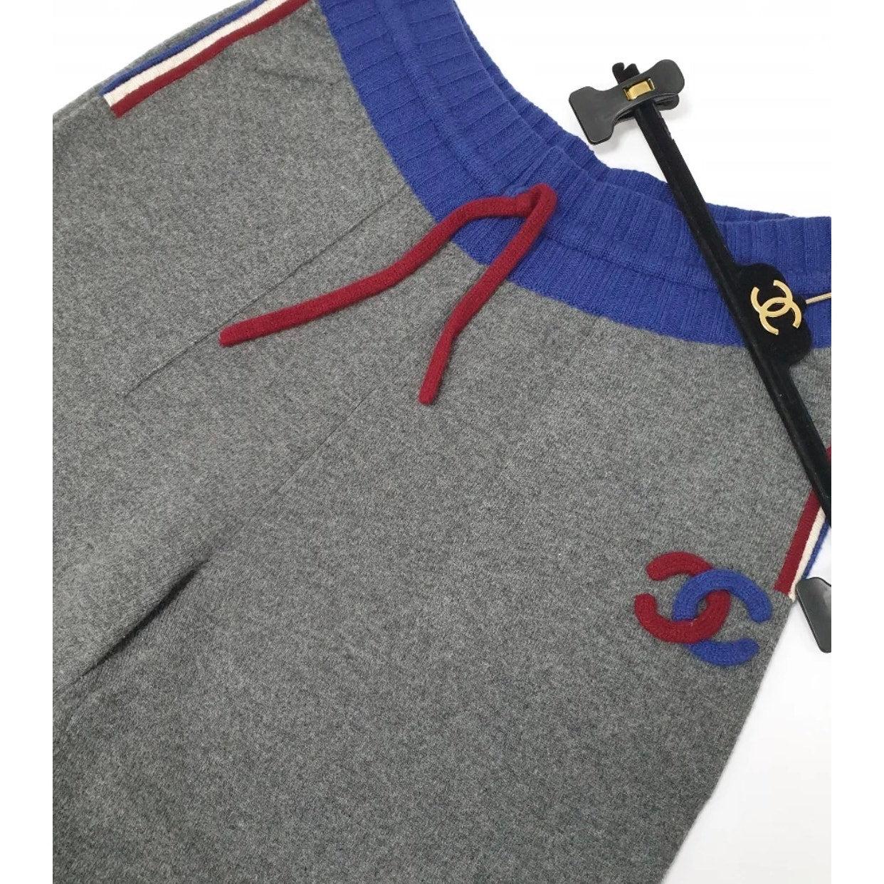 Chanel 09A Graue Kaschmir CC Logo Hose Hose - Größe 46 im Angebot 1