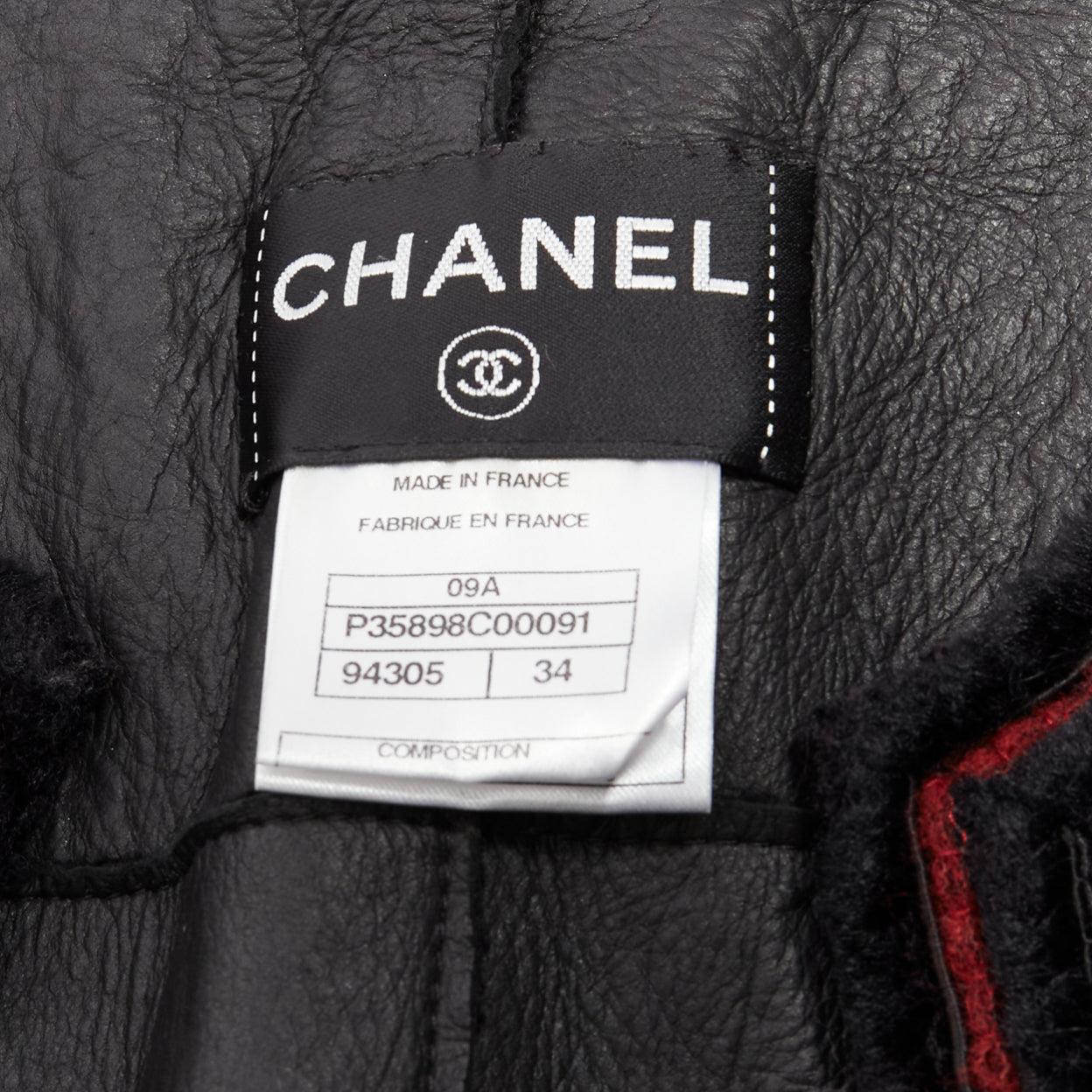 CHANEL 09A Paris Moskau Schwarze Tweed-Lederjacke mit CC-Logo gefüttert FR34 XS im Angebot 4