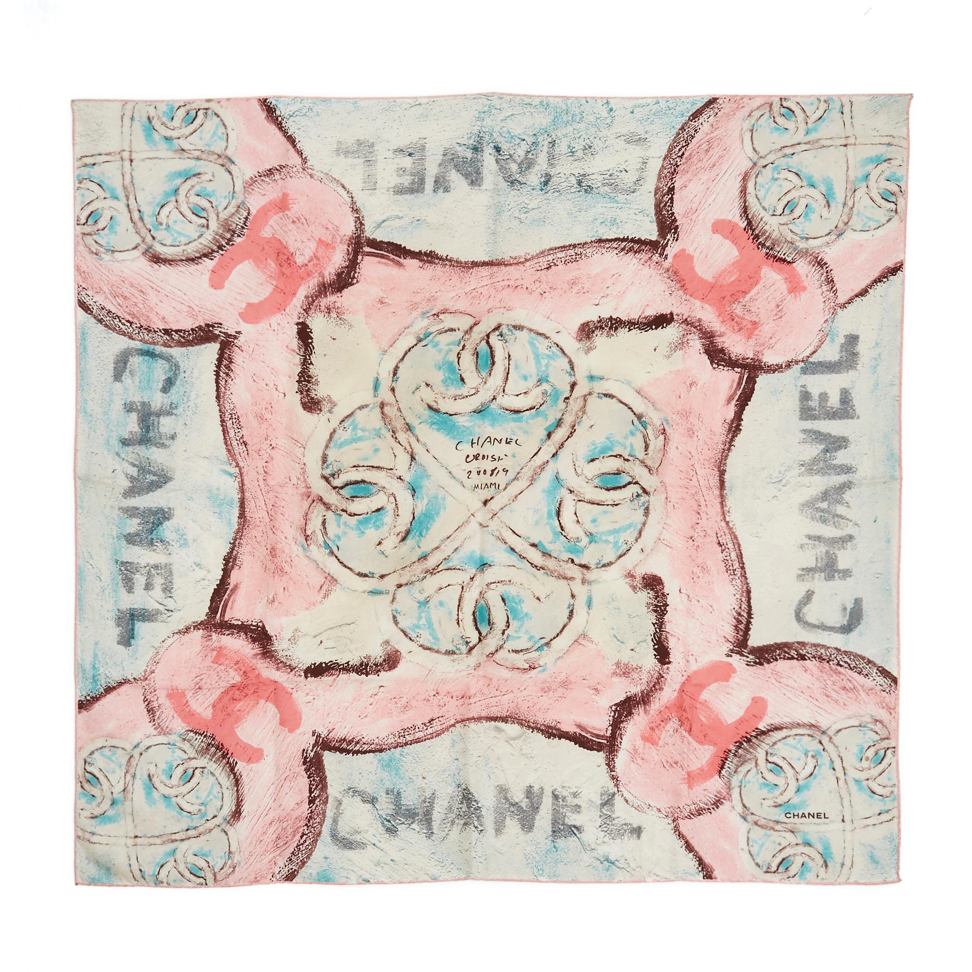 Chanel square 85 cm scarf from the 2008/2009 cruise collection in Miami in silk twill with heart and CC patterns in pastel pink and blue tones. Width x length 85cm. The scarf has been worn but it came out of the dry cleaning and is in very good