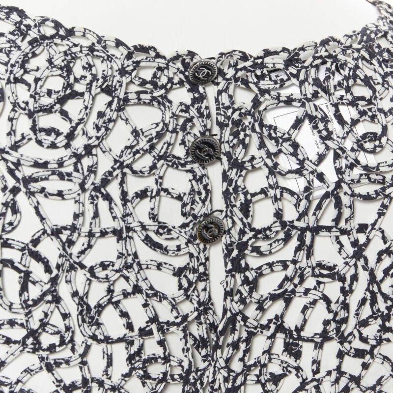 CHANEL 09P black white abstract print squiggle lattice sleeveless vest top FR36
Reference: LNKO/A01709
Brand: Chanel
Designer: Karl Lagerfeld
Collection: 09P
Material: Cotton
Color: Black
Pattern: Abstract
Closure: Zip
Extra Details: Black white