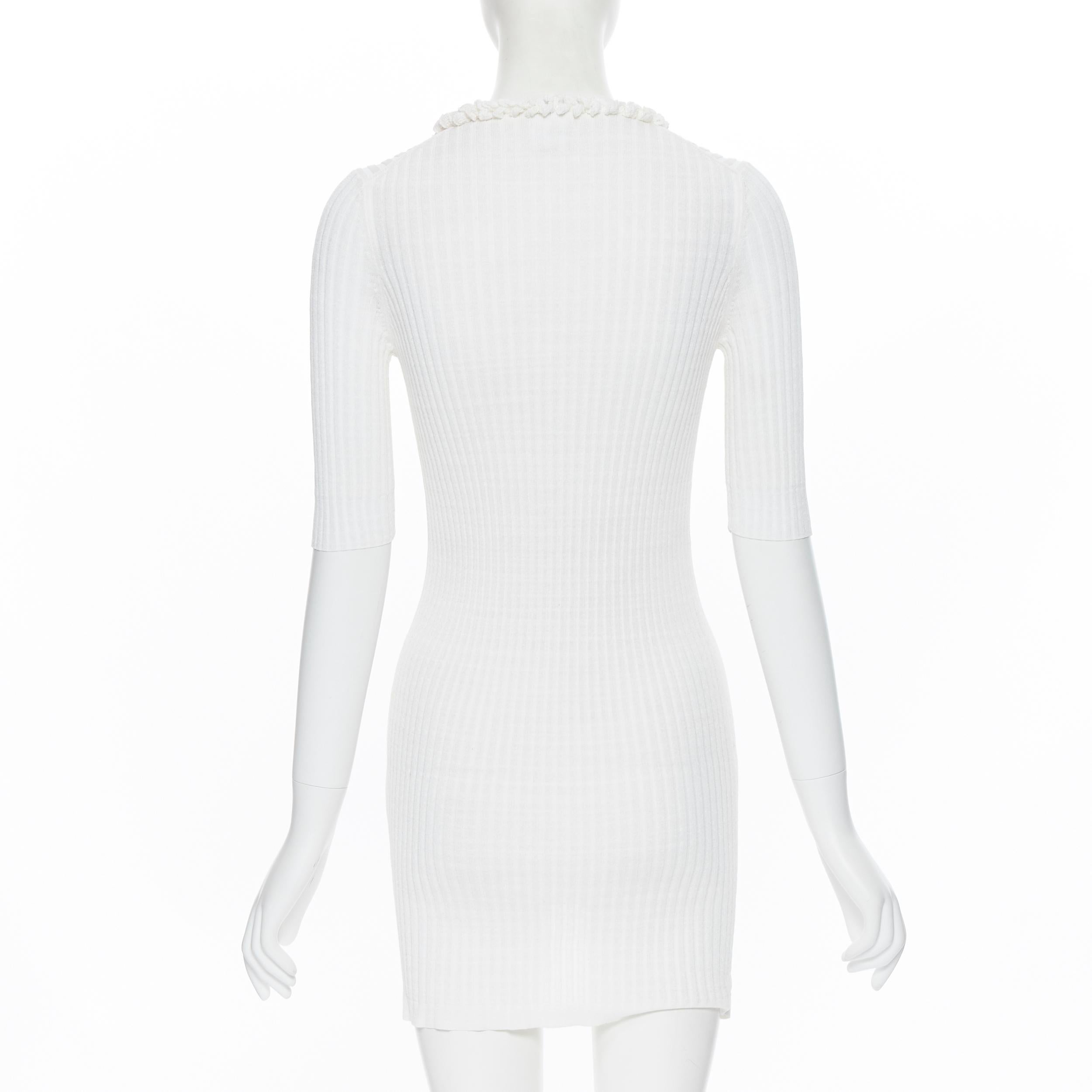 CHANEL 09P cárdigan largo de algodón blanco acanalado con volante CC dorado con botones FR36 en Bastante bueno Estado en Hong Kong, NT