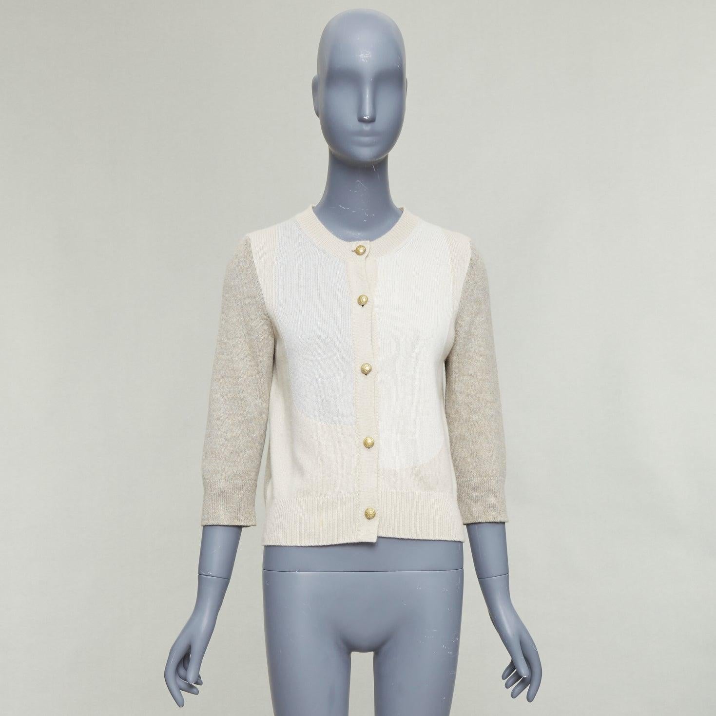 CHANEL 100% Kaschmir beige cremefarben Colorblocked CC Knöpfe Strickjacke FR36 S im Angebot 5