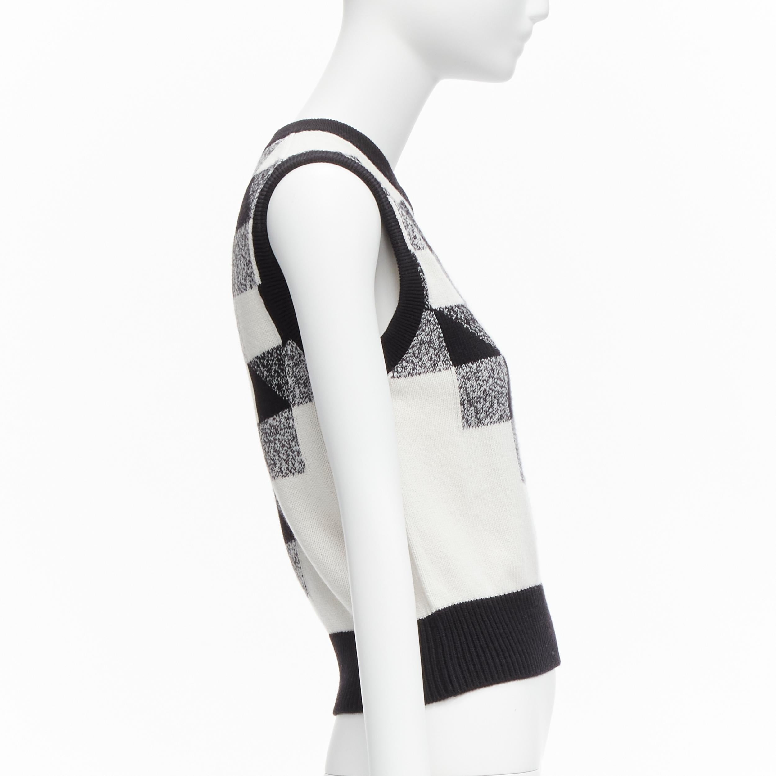 CHANEL 100% cachemira negro blanco cuadros gráficos CC logo jersey chaleco FR36 S en Excelente estado para la venta en Hong Kong, NT