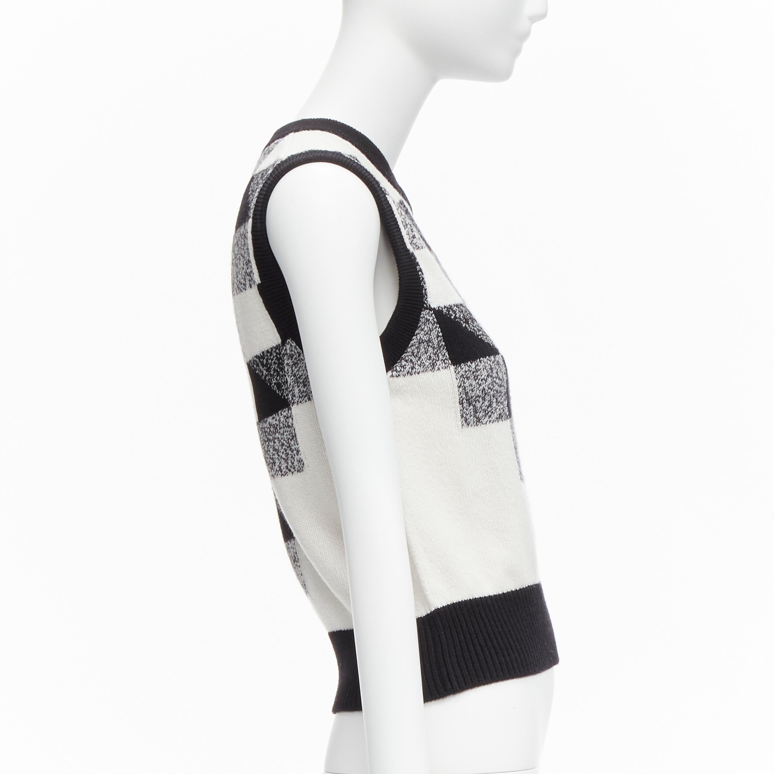 CHANEL 100% cashmere black white graphic check CC logo sweater vest FR36 S In Excellent Condition For Sale In Hong Kong, NT