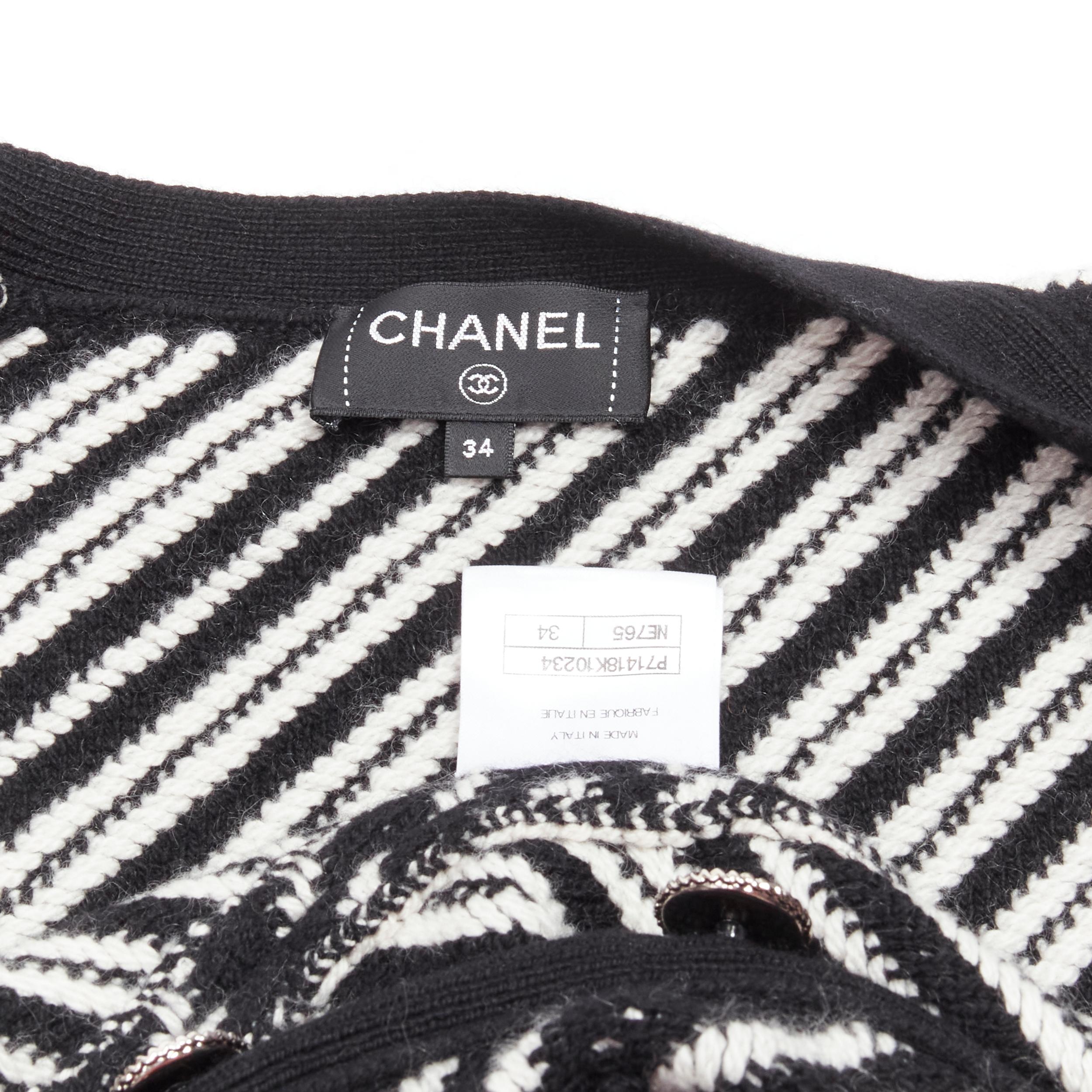 CHANEL 100% Kaschmirweste mit 4 Taschen und schwarz-weißen grafischen Streifen FR34 XS im Angebot 5