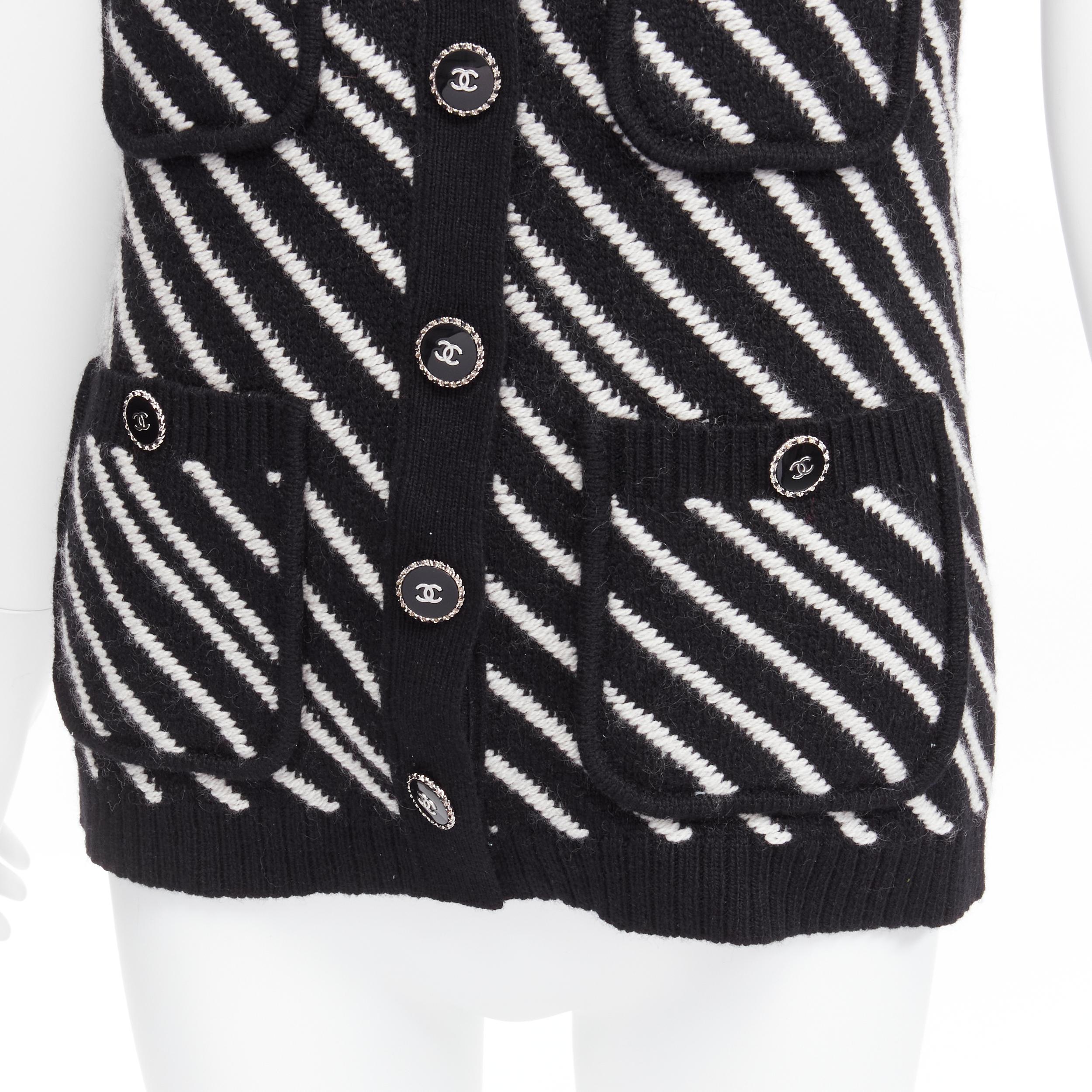 CHANEL 100% cashmere black white graphic stripes 4 pocket vest jacket FR34 XS
Reference: AAWC/A00460
Brand: Chanel
Designer: Virginie Viard
Collection: 2022
Material: Cashmere
Color: Black, White
Pattern: Striped
Closure: Button
Extra Details: CC