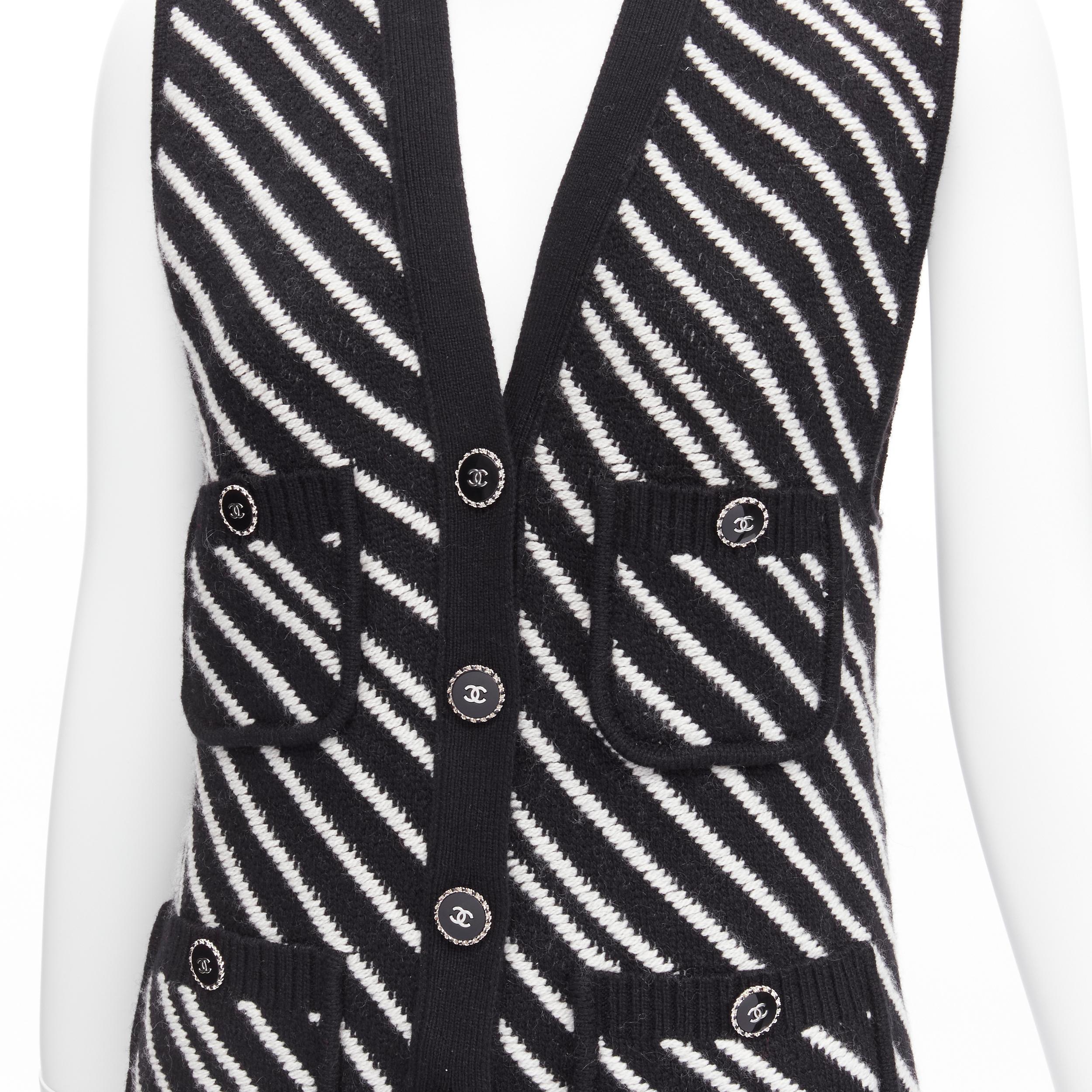 CHANEL 100% cashmere black white graphic stripes 4 pocket vest jacket FR34 XS For Sale 3