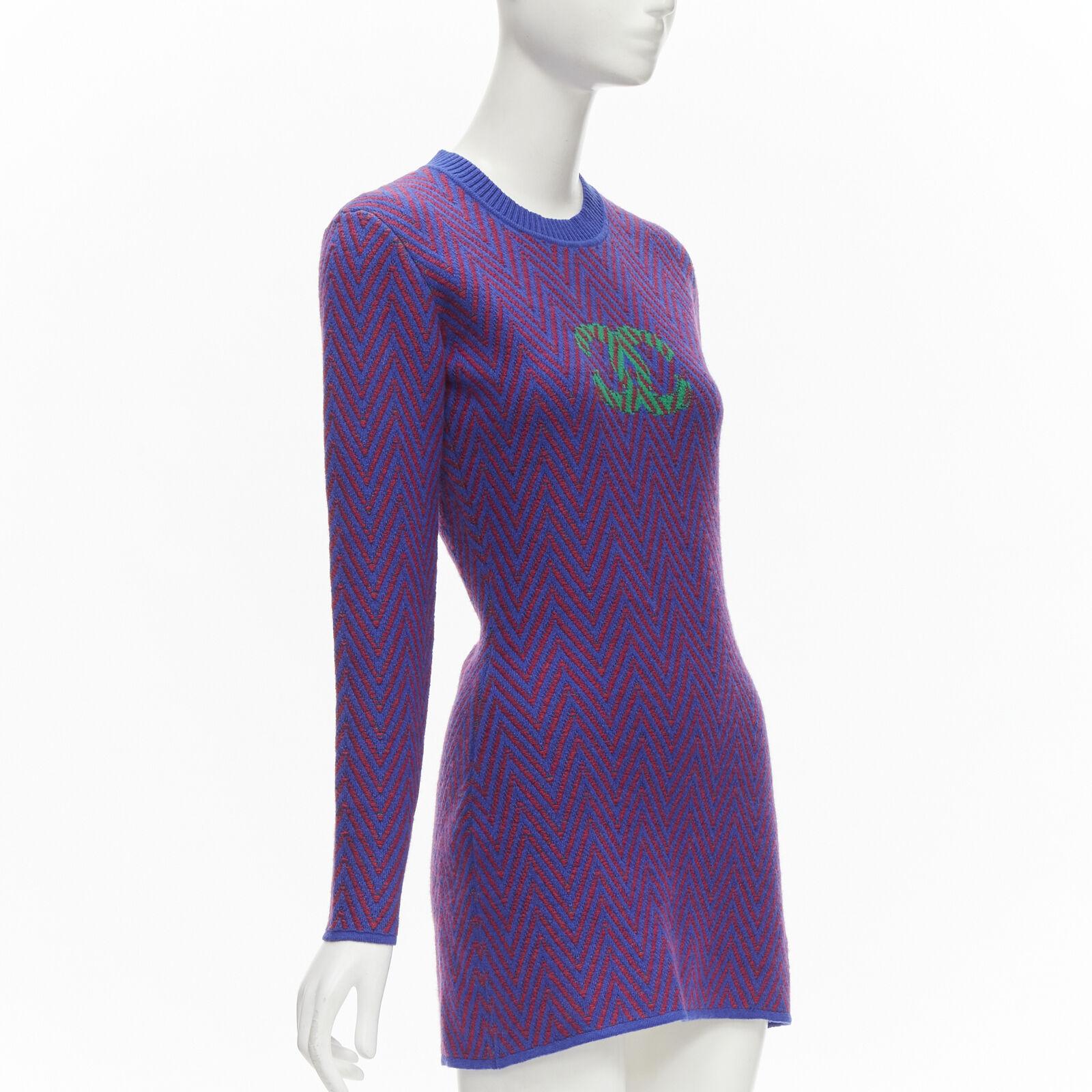 Purple CHANEL 100% cashmere blue red chevron green CC logo crystal brooch dress FR34 XS For Sale