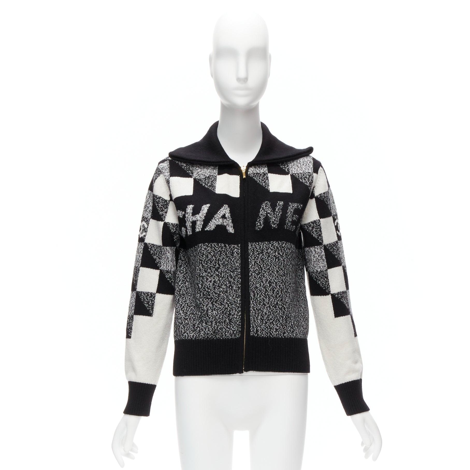 CHANEL 100% cashmere graphic CC logo black white cardigan FR34 XS For Sale 6