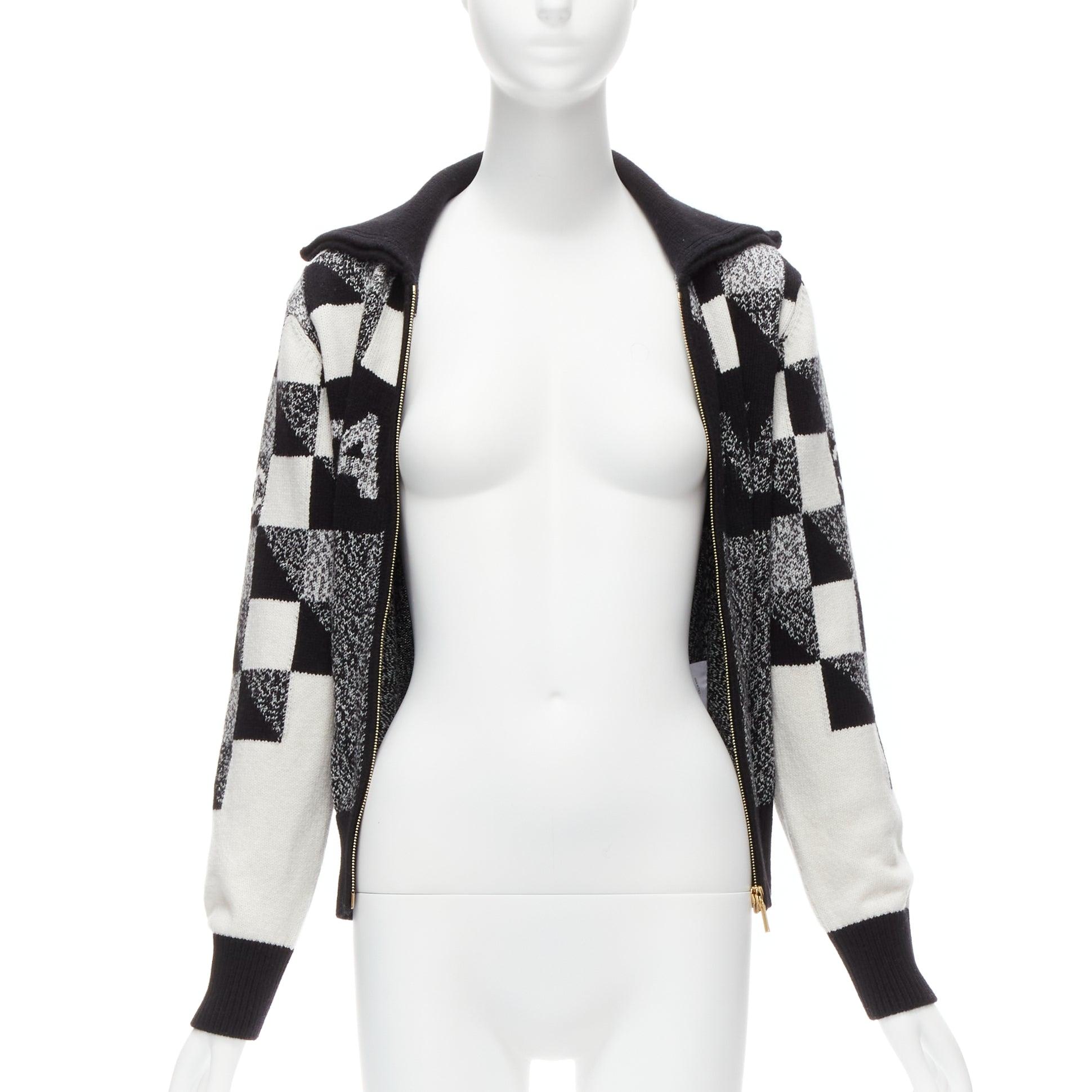Black CHANEL 100% cashmere graphic CC logo black white cardigan FR34 XS For Sale