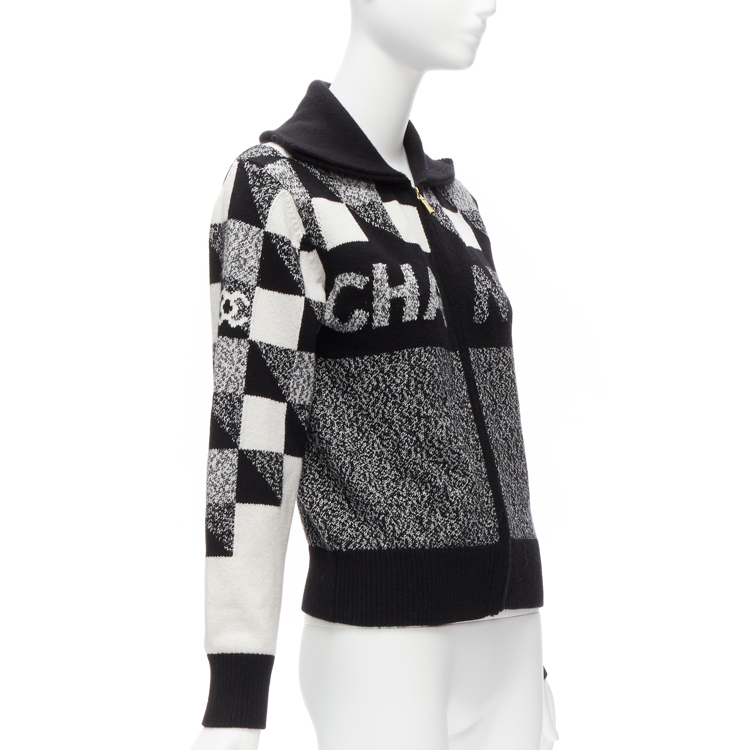 CHANEL 100% cashmere graphic CC logo black white cardigan FR34 XS In Excellent Condition In Hong Kong, NT