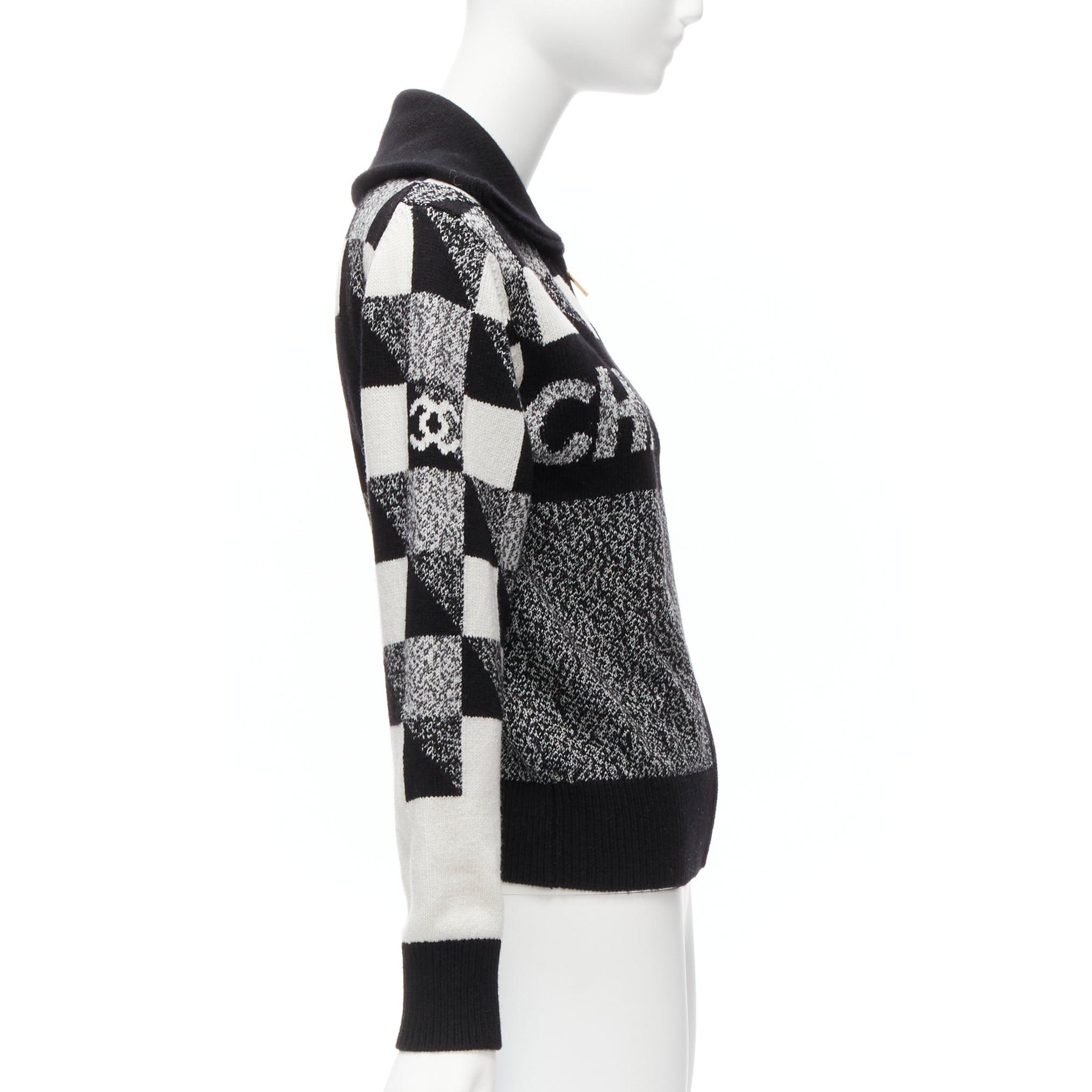 Women's CHANEL 100% cashmere graphic CC logo black white cardigan FR34 XS For Sale