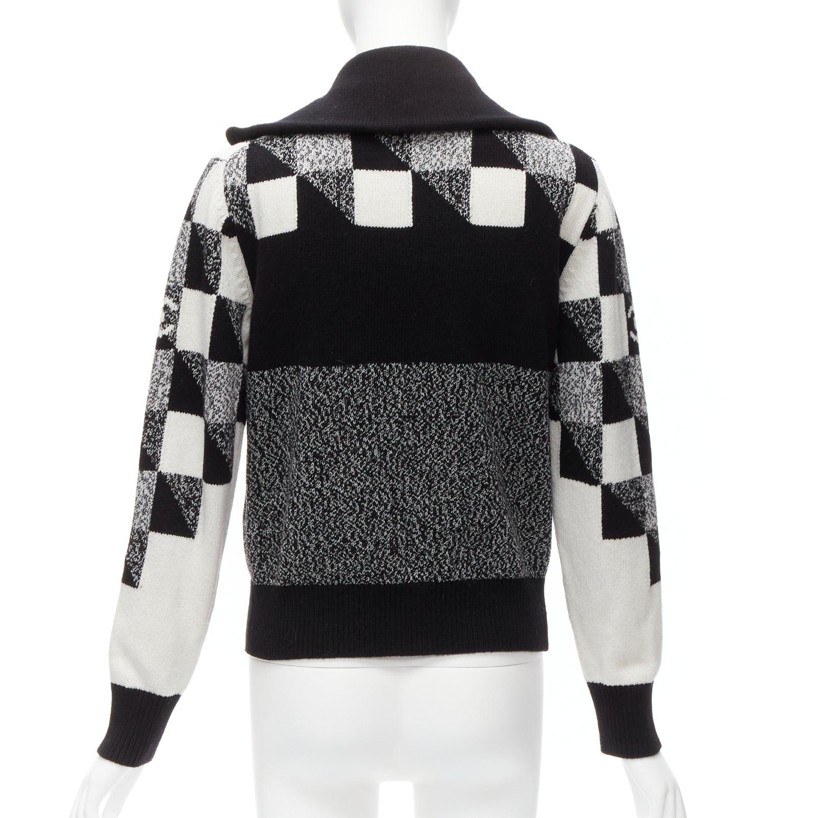 CHANEL 100% cashmere graphic CC logo black white cardigan FR34 XS For Sale 1