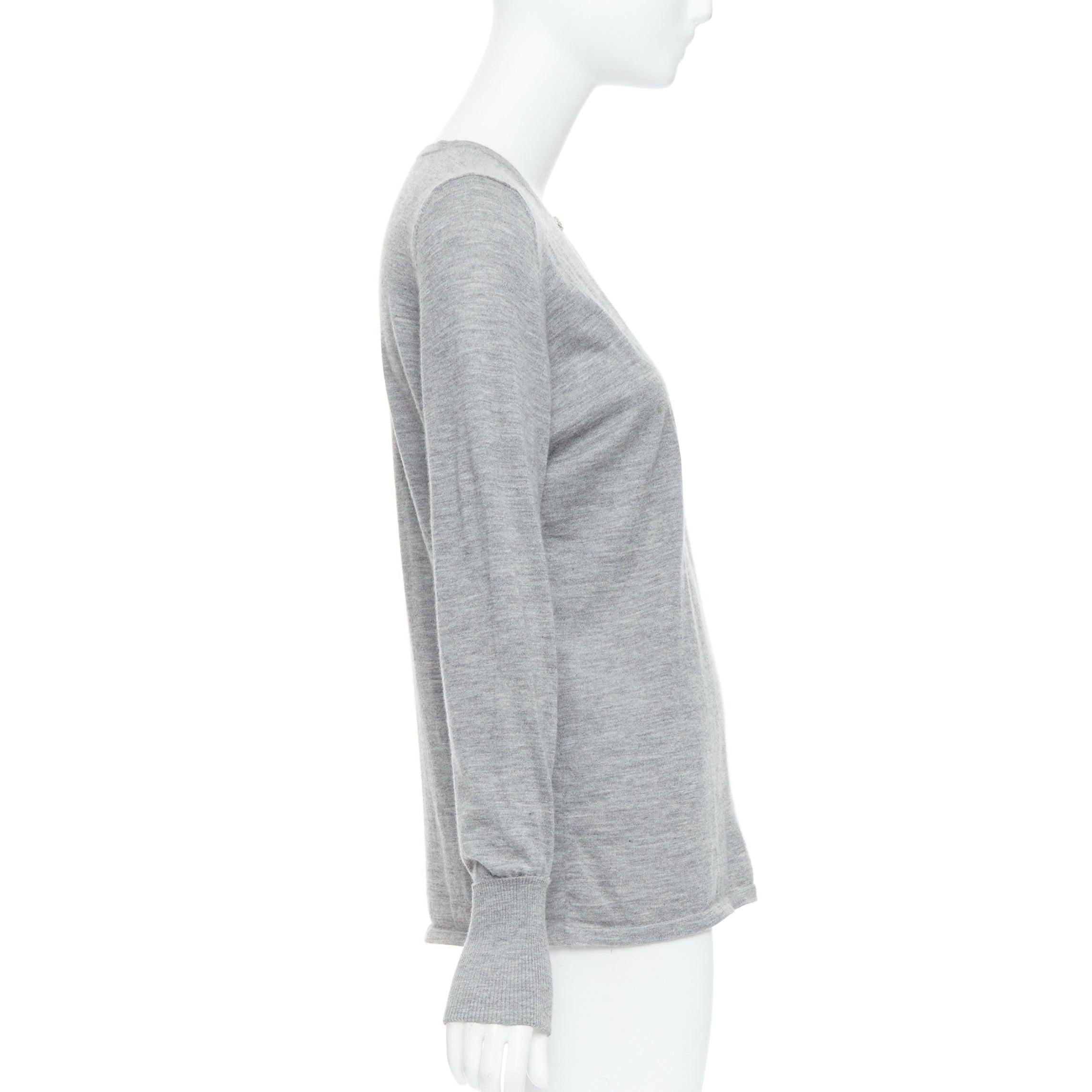 CHANEL 100% cachemire gris Camélia CC Bouton trou de serrure Pull FR44 XXL Bon état - En vente à Hong Kong, NT