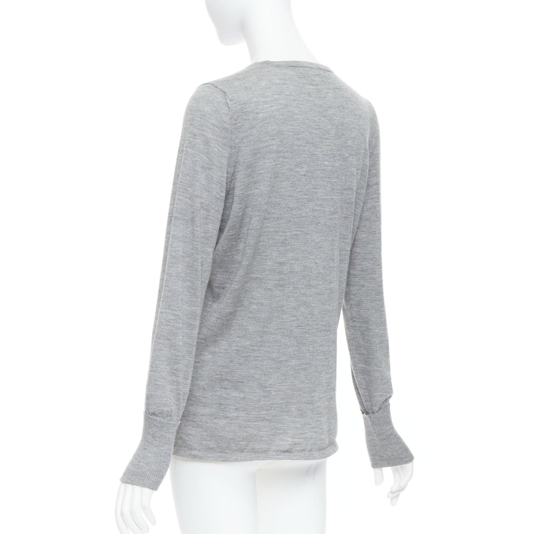 CHANEL 100% cachemire gris Camélia CC Bouton trou de serrure Pull FR44 XXL en vente 1