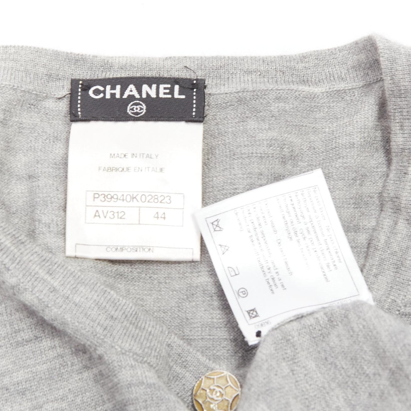 CHANEL 100% cachemire gris Camélia CC Bouton trou de serrure Pull FR44 XXL en vente 4