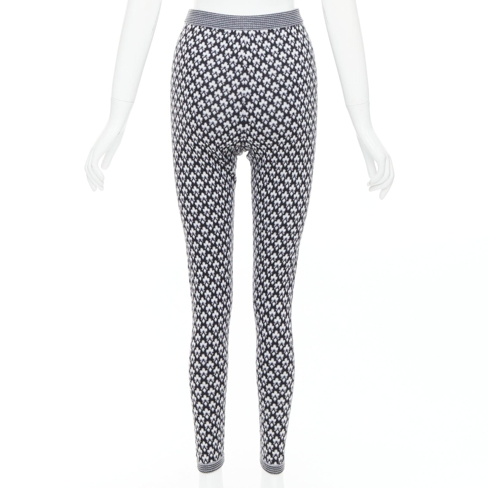 Women's CHANEL 100% cashmere grey CC logo pearl button pattern stretch knit pants FR38 M For Sale