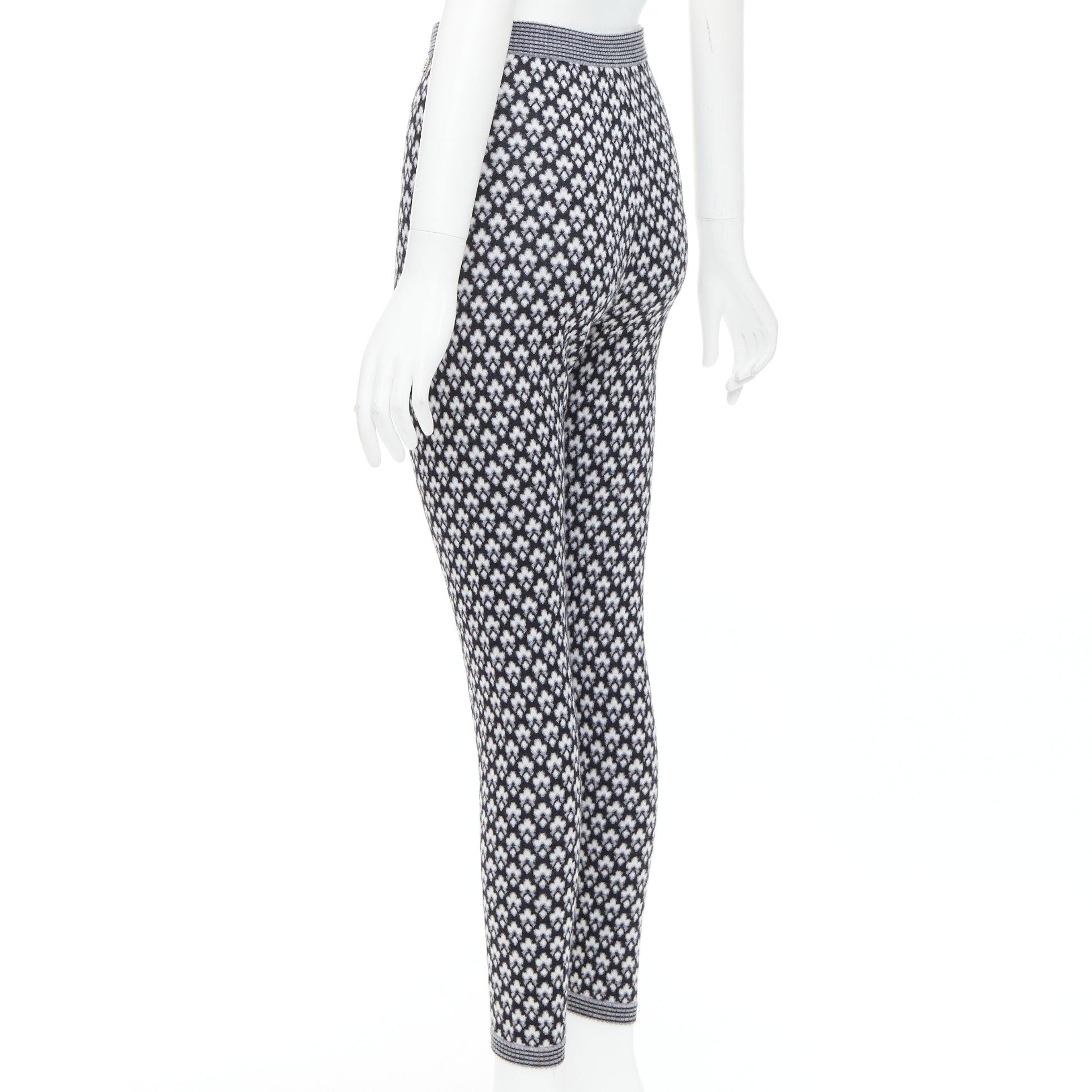 CHANEL 100% cashmere grey CC logo pearl button pattern stretch knit pants FR38 M For Sale 1