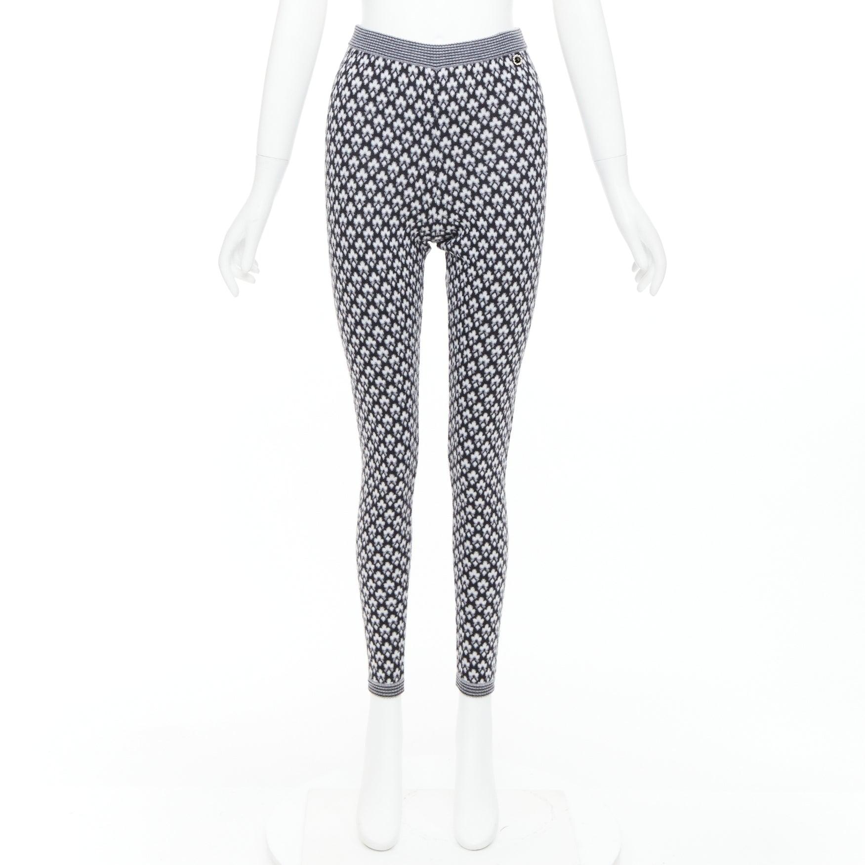 CHANEL 100% cashmere grey CC logo pearl button pattern stretch knit pants FR38 M For Sale 4