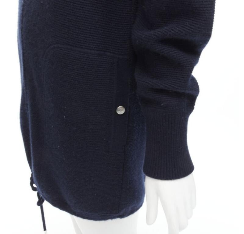 CHANEL Pull à capuche zippé 100% cachemire marine argenté CC FR34 XS en vente 3