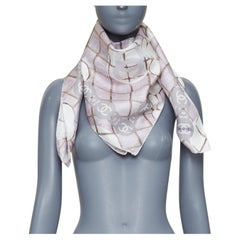 CHANEL pañuelo 100% seda gris CC logo camelia flores cuadros estampado perlas 85cm
