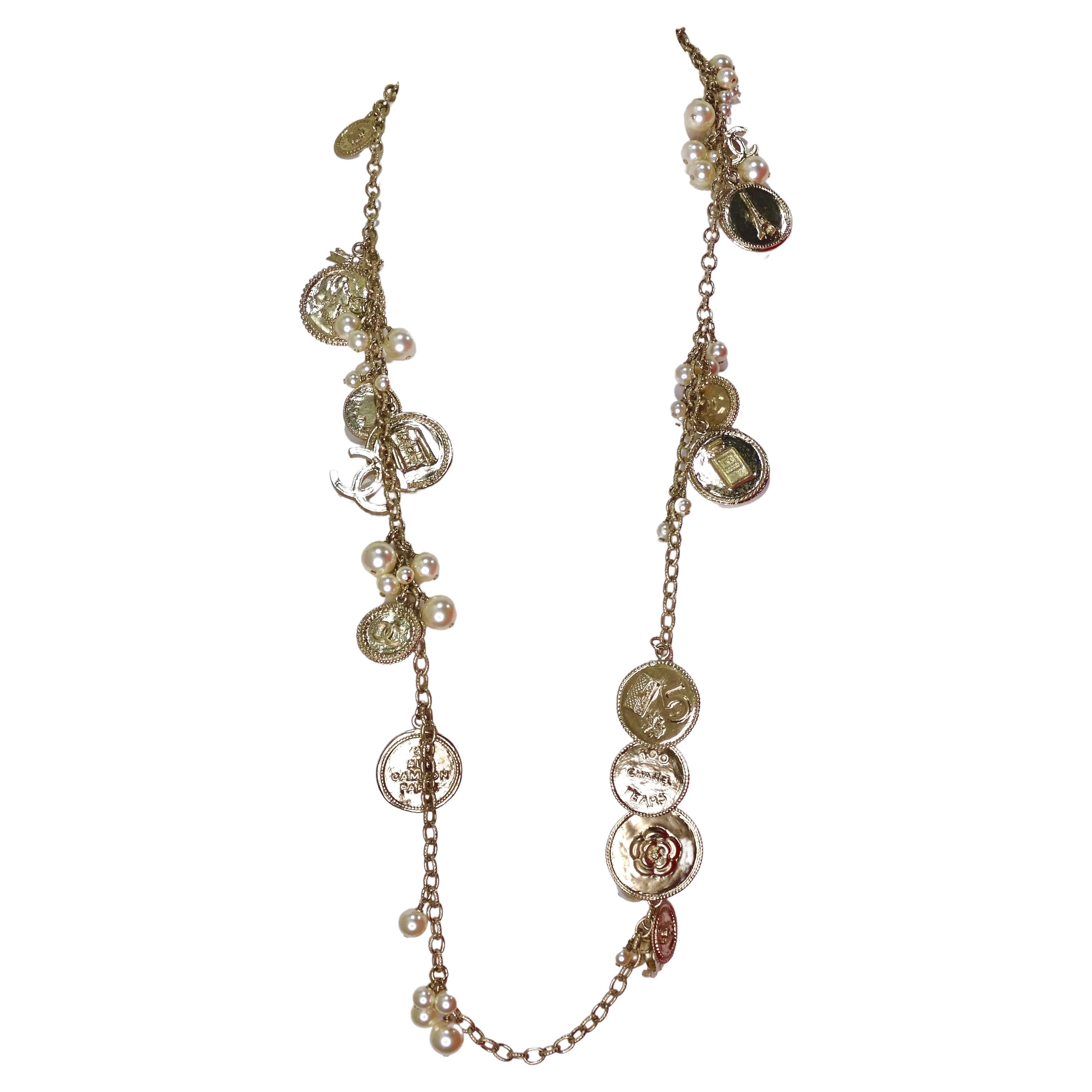Chanel, collier long en perles avec pièce de monnaie en or, 100e anniversaire