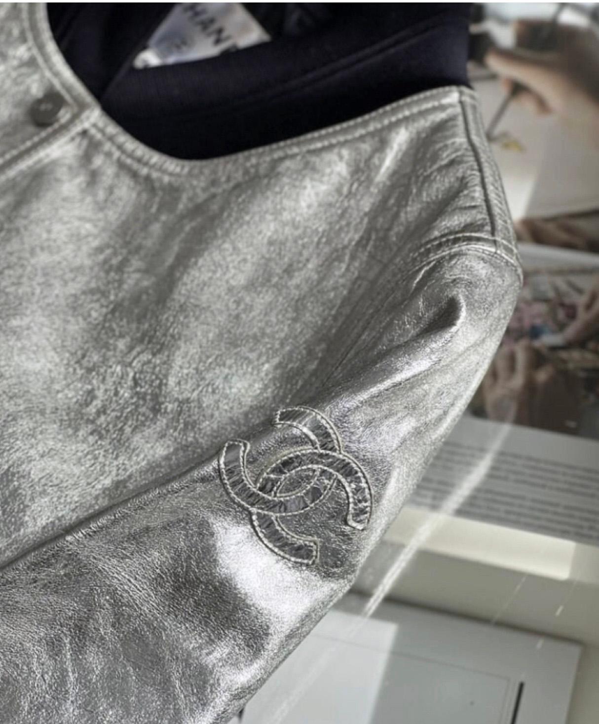 Chanel 10K$ CC Logo Metallic Leder Bomberjacke aus Leder im Zustand „Hervorragend“ in Dubai, AE