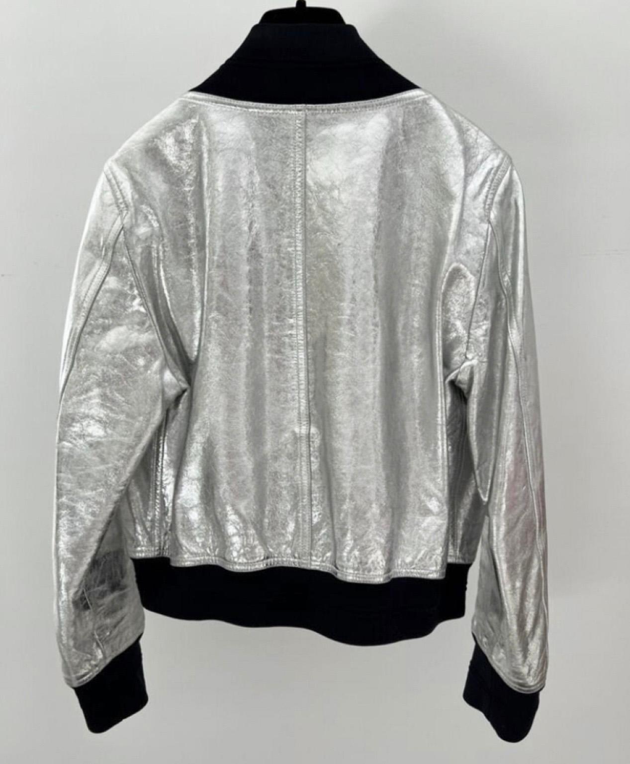Chanel 10K$ CC Logo Metallic Leder Bomberjacke aus Leder 1