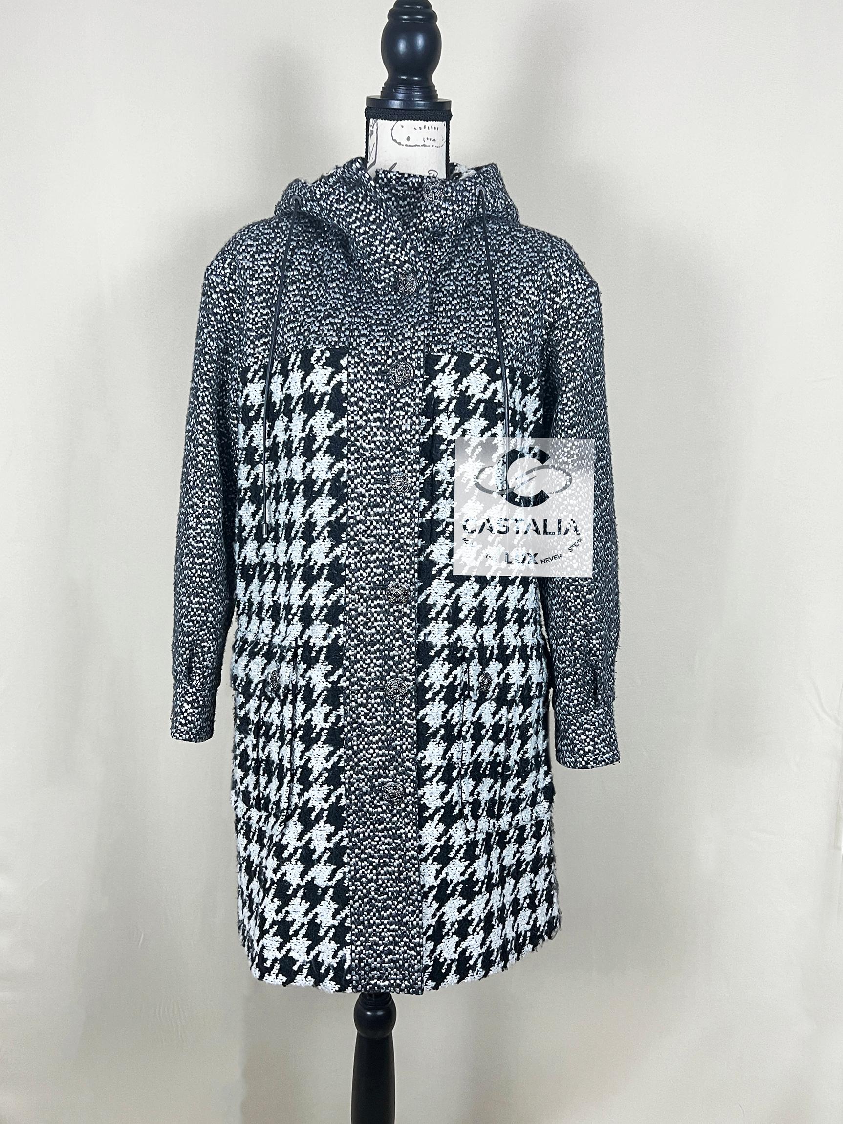 Chanel 10K$ Jewel Buttons Tweed Parka 40 FR For Sale 3