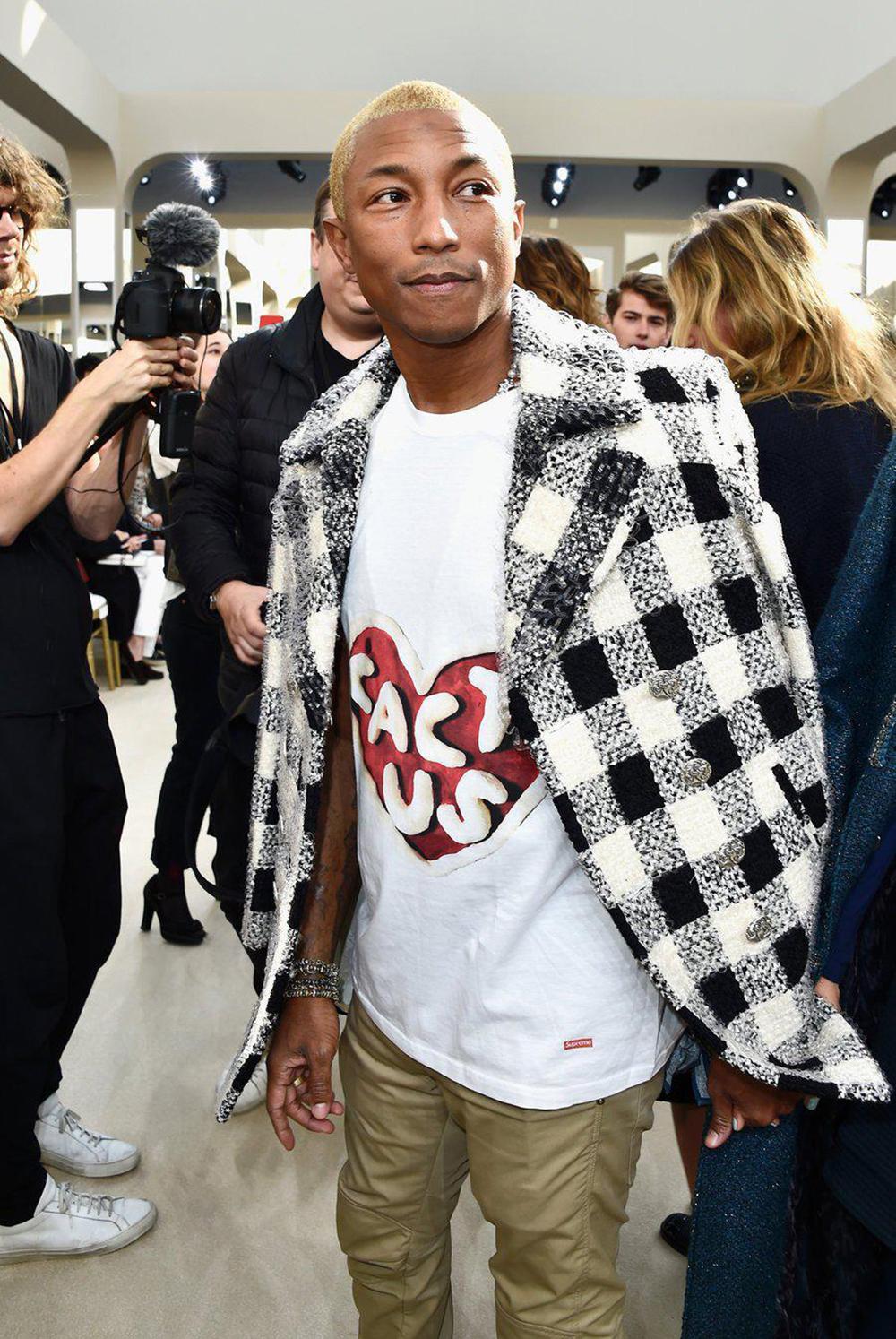 Look # 1 from Chanel Paris in ROME 2016 Pre-fall collection: fabulous lesage tweed checked coat.
As seen on Pharrell Williams!
Retail price was very high -- it was a Metiers d'Art Collection (high art craftsmanship).
- made of stunning ivory/black