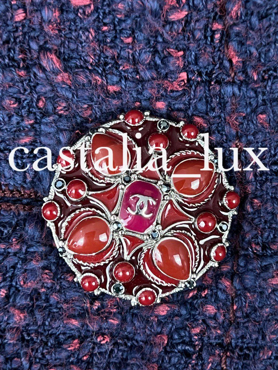 Manteau Chanel 10K Paris / Bombay CC boutons de bijoux en tweed en vente 1