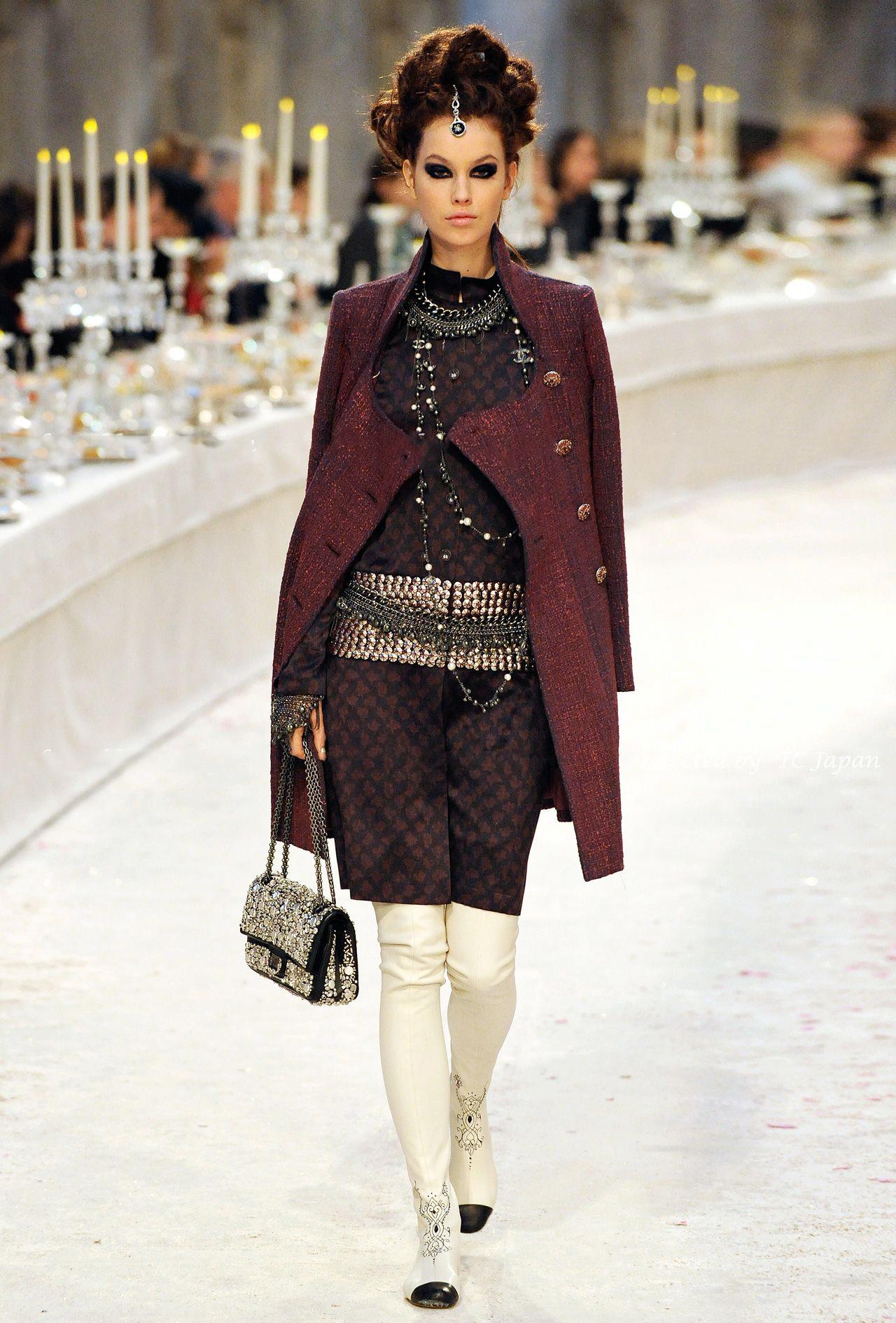Chanel 10K$ Paris / Bombay Jewel Buttons Tweed Coat In Excellent Condition In Dubai, AE