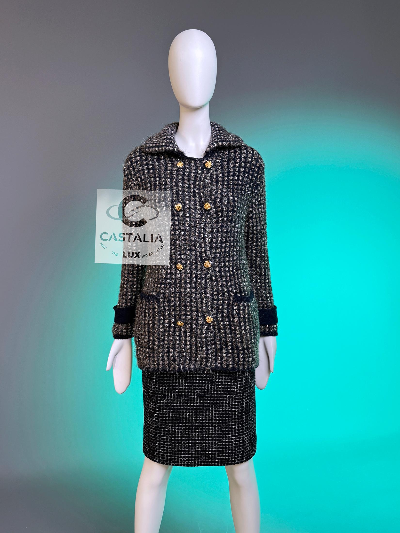 Chanel 10K$ Sequin Cashmere Jacket with CC Eagle Buttons 38 FR For Sale 1
