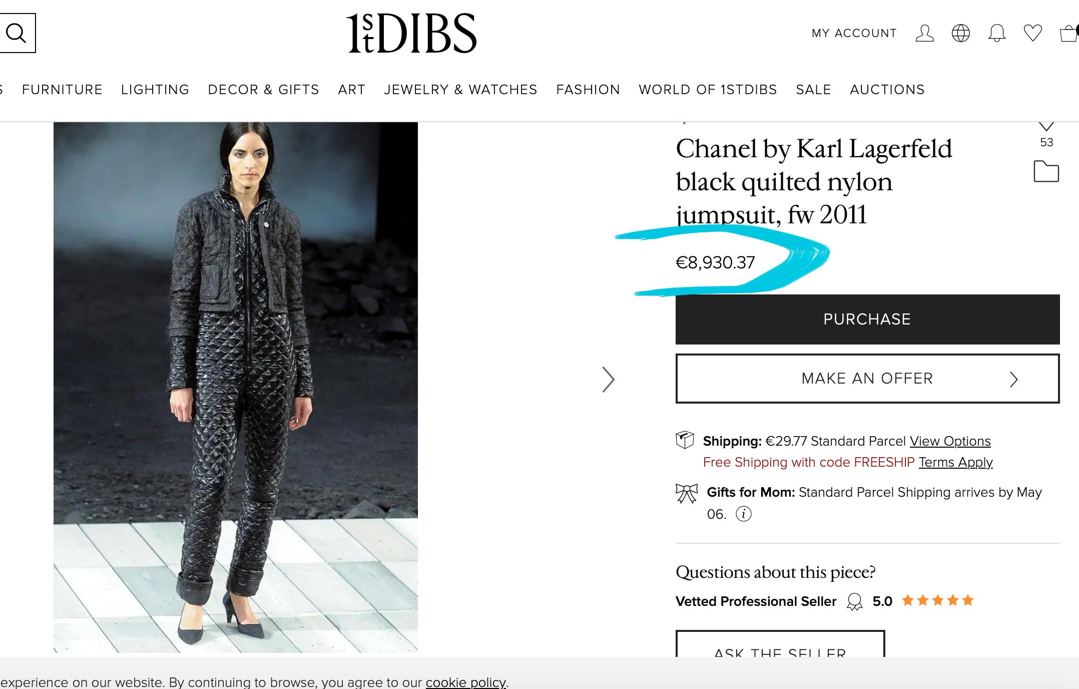 Rarissime combinaison matelassée noire de Chanel issue du Runway de la collection automne 2011 de Karl Lagerfeld. Prix boutique supérieur à 9 000 
- Fermetures à glissière avec logo CC
Taille 38 FR. L'état est impeccable, il n'a pas été porté.
