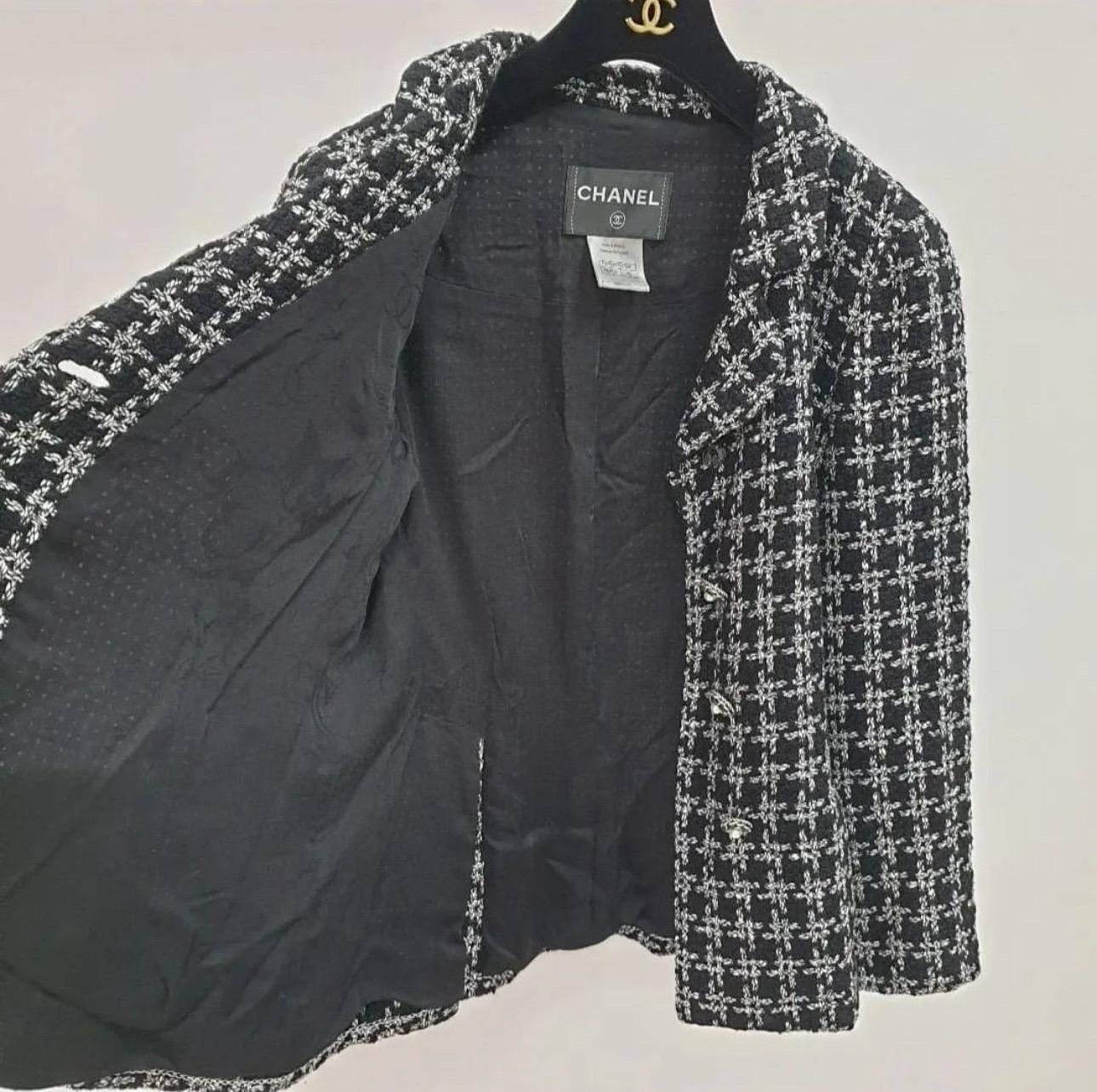 Women's or Men's CHANEL 10P Tweed CC Logo Gripoix Button Jacket Blazer For Sale