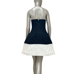 Robe moulante chic noir et blanc Chanel 10S, taille FR36 S